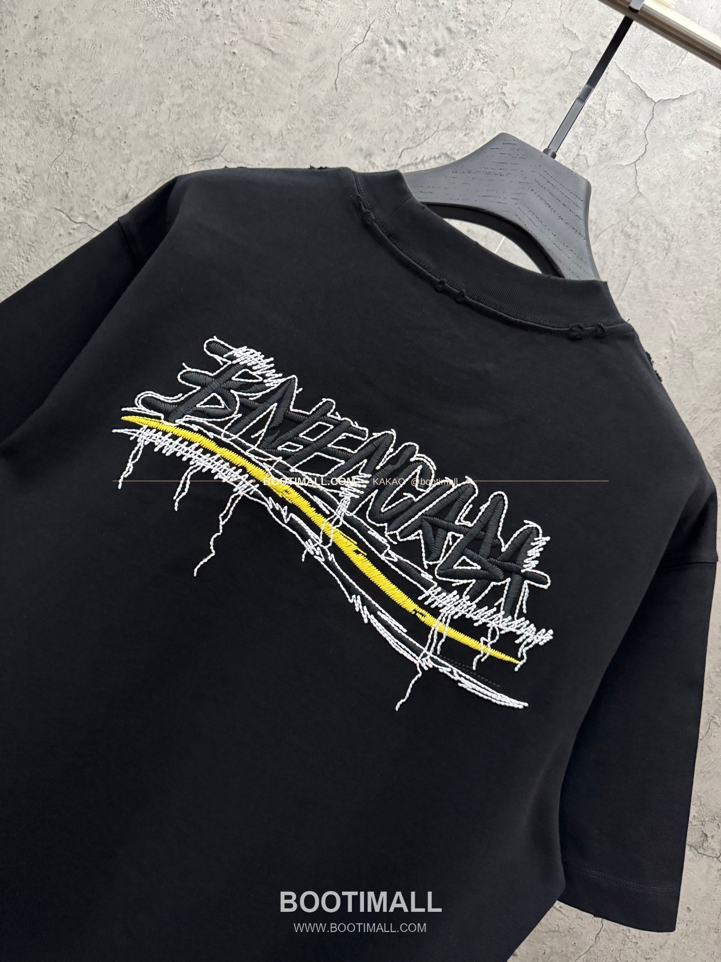 발렌시아가 2026SS 헤비코튼 아치 3D홀자수 루즈핏 반팔 티셔츠 Balenciaga 2026 SS Heavy Cotton Arch 3D Hollow Embroidery Loose Fit Short Sleeve T-Shirt 8605 4