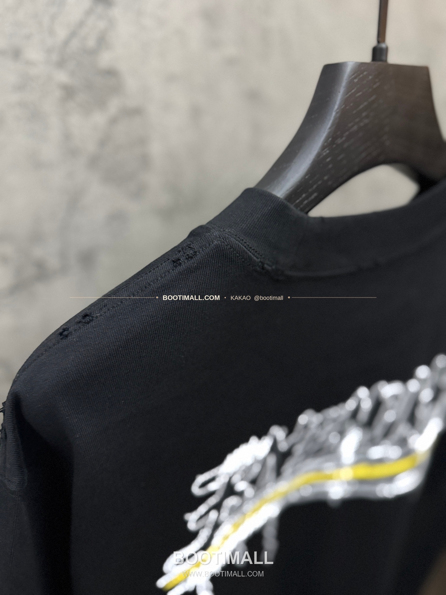 발렌시아가 2026SS 헤비코튼 아치 3D홀자수 루즈핏 반팔 티셔츠 Balenciaga 2026 SS Heavy Cotton Arch 3D Hollow Embroidery Loose Fit Short Sleeve T-Shirt 8605 8