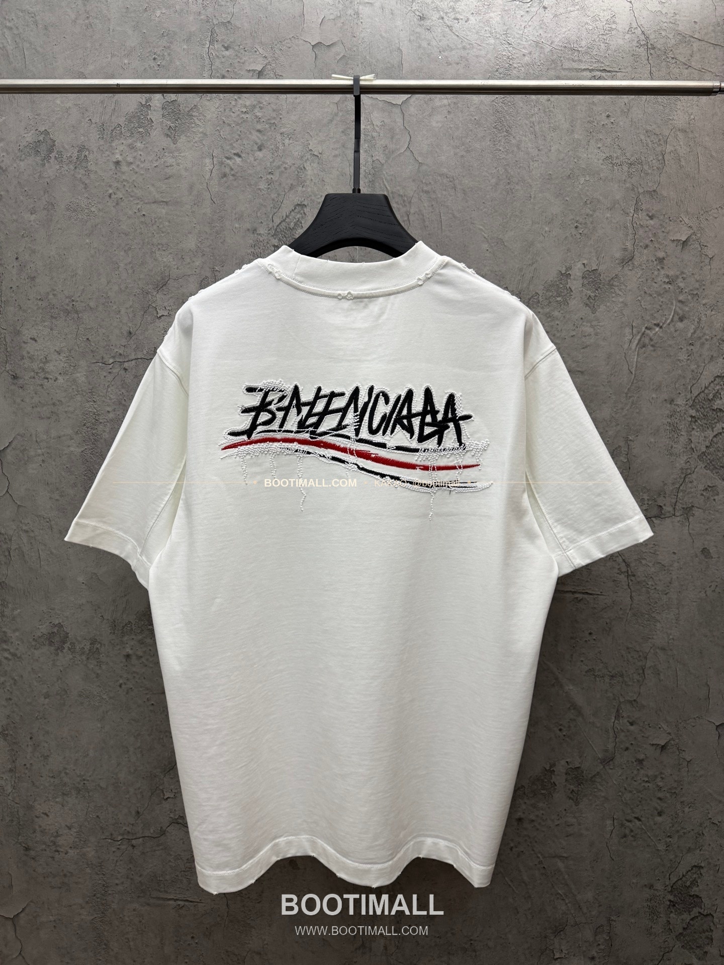 발렌시아가 2026SS 헤비코튼 아치 3D홀자수 루즈핏 반팔 티셔츠 Balenciaga 2026 SS Heavy Cotton Arch 3D Hollow Embroidery Loose Fit Short Sleeve T-Shirt 8605 2