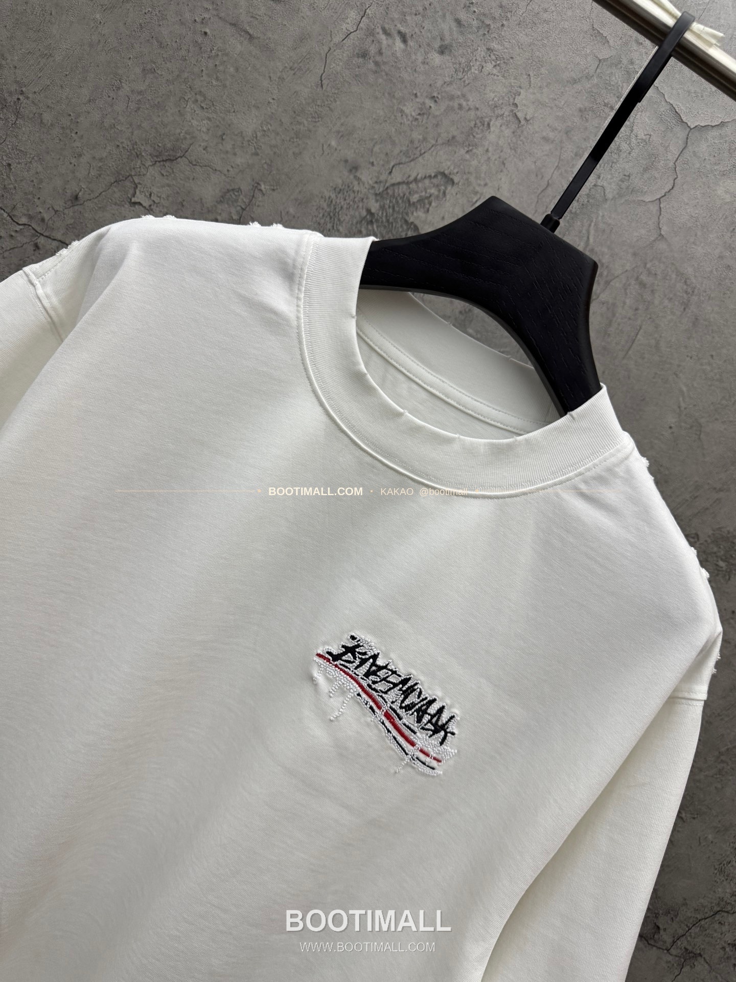 발렌시아가 2026SS 헤비코튼 아치 3D홀자수 루즈핏 반팔 티셔츠 Balenciaga 2026 SS Heavy Cotton Arch 3D Hollow Embroidery Loose Fit Short Sleeve T-Shirt 8605 3