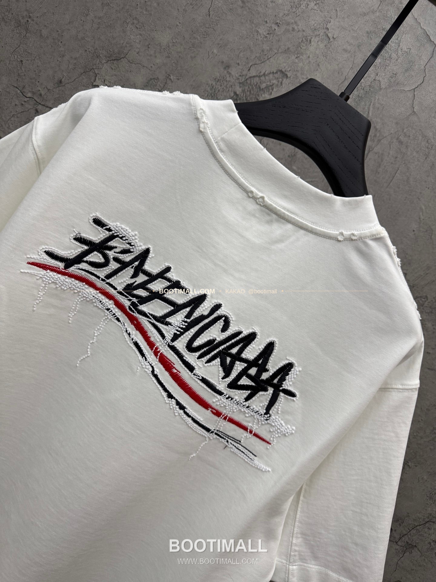 발렌시아가 2026SS 헤비코튼 아치 3D홀자수 루즈핏 반팔 티셔츠 Balenciaga 2026 SS Heavy Cotton Arch 3D Hollow Embroidery Loose Fit Short Sleeve T-Shirt 8605 4