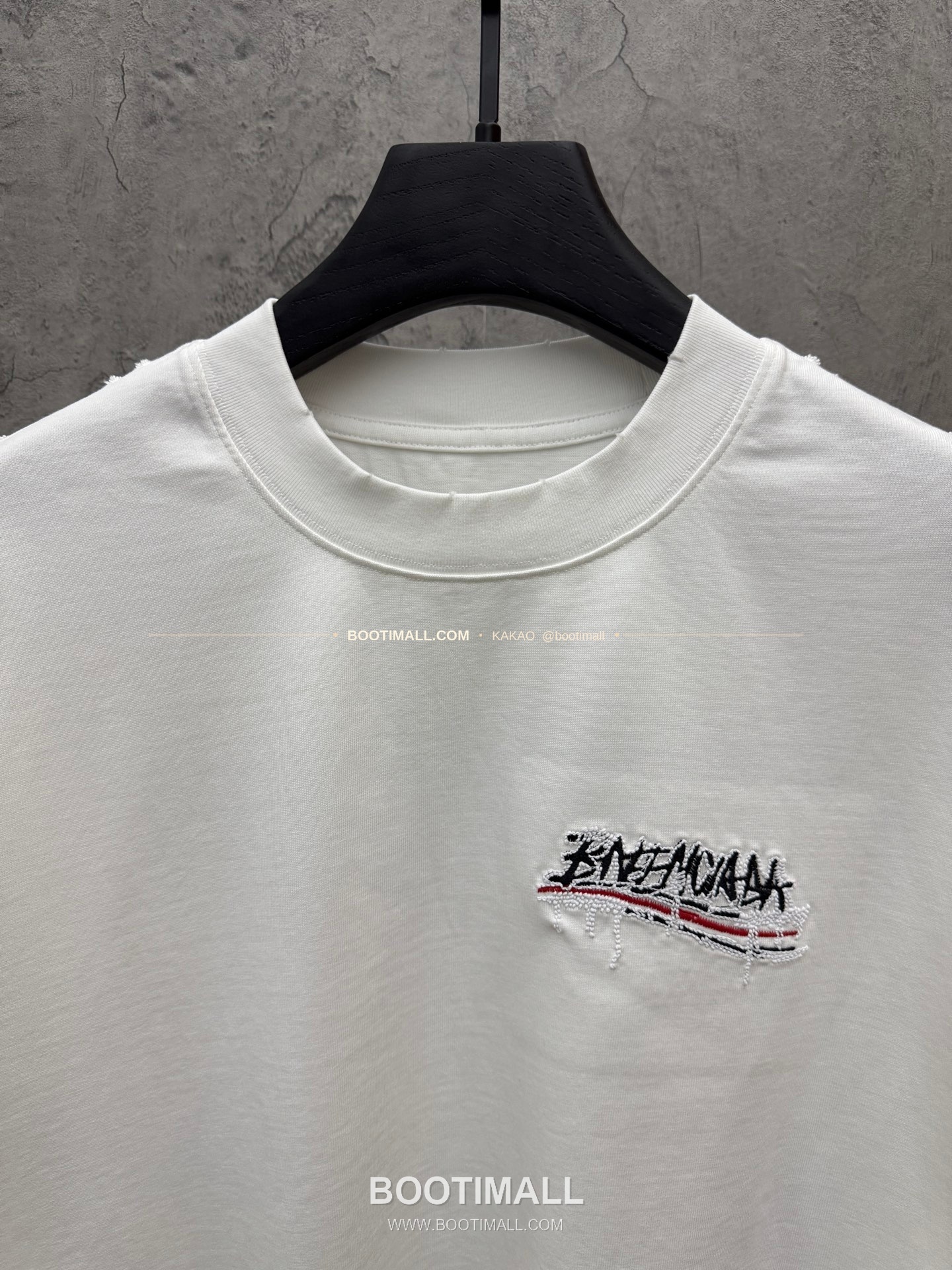 발렌시아가 2026SS 헤비코튼 아치 3D홀자수 루즈핏 반팔 티셔츠 Balenciaga 2026 SS Heavy Cotton Arch 3D Hollow Embroidery Loose Fit Short Sleeve T-Shirt 8605 5