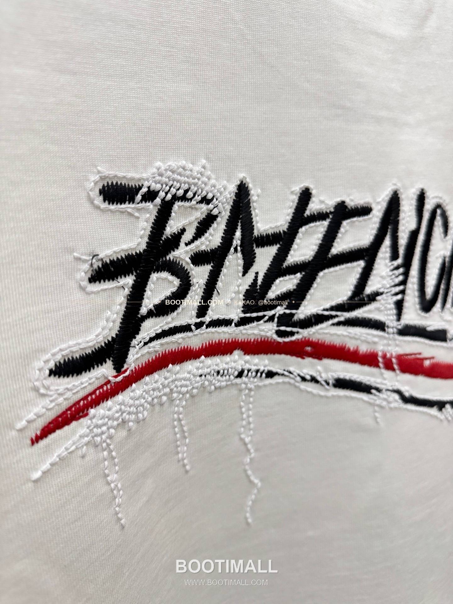 발렌시아가 2026SS 헤비코튼 아치 3D홀자수 루즈핏 반팔 티셔츠 Balenciaga 2026 SS Heavy Cotton Arch 3D Hollow Embroidery Loose Fit Short Sleeve T-Shirt 8605 8