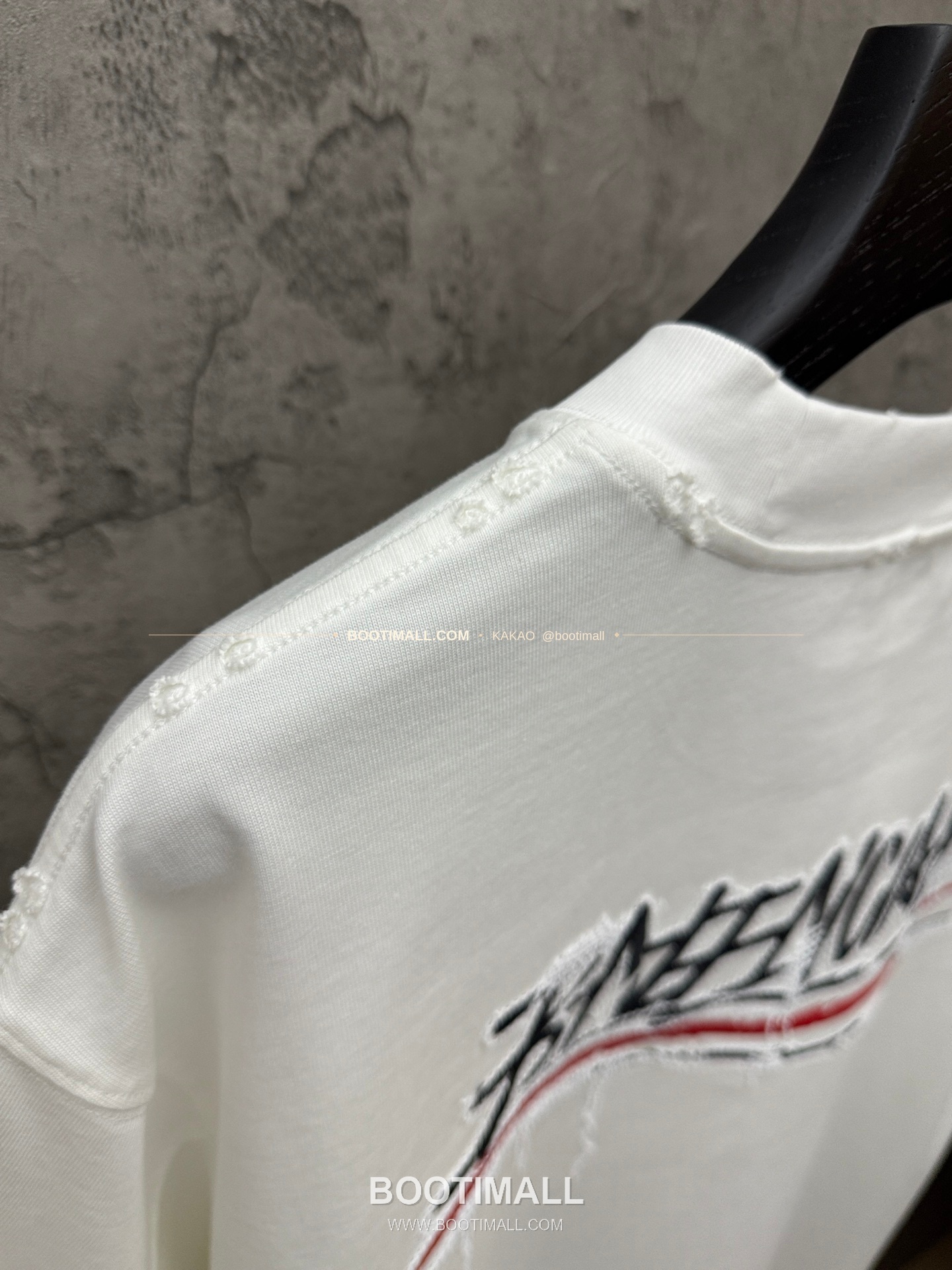 발렌시아가 2026SS 헤비코튼 아치 3D홀자수 루즈핏 반팔 티셔츠 Balenciaga 2026 SS Heavy Cotton Arch 3D Hollow Embroidery Loose Fit Short Sleeve T-Shirt 8605 9