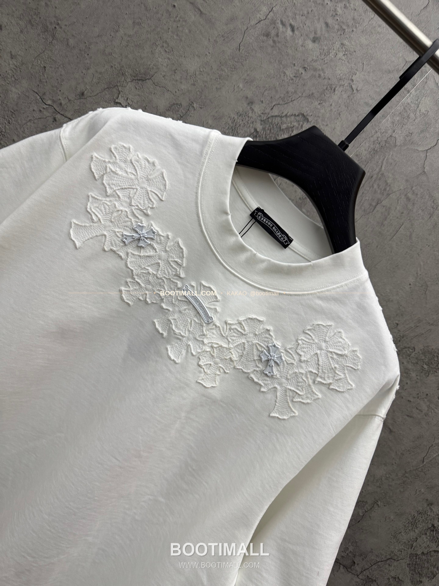 크롬하츠 2026SS 헤비코튼 4레이어 크로스패치자수 루즈핏 반팔 티셔츠 Chrome Hearts 2026 SS Heavy Cotton 4 Layer Cross Patch Embroidery Loose Fit Short Sleeve T-Shirt 9603 3