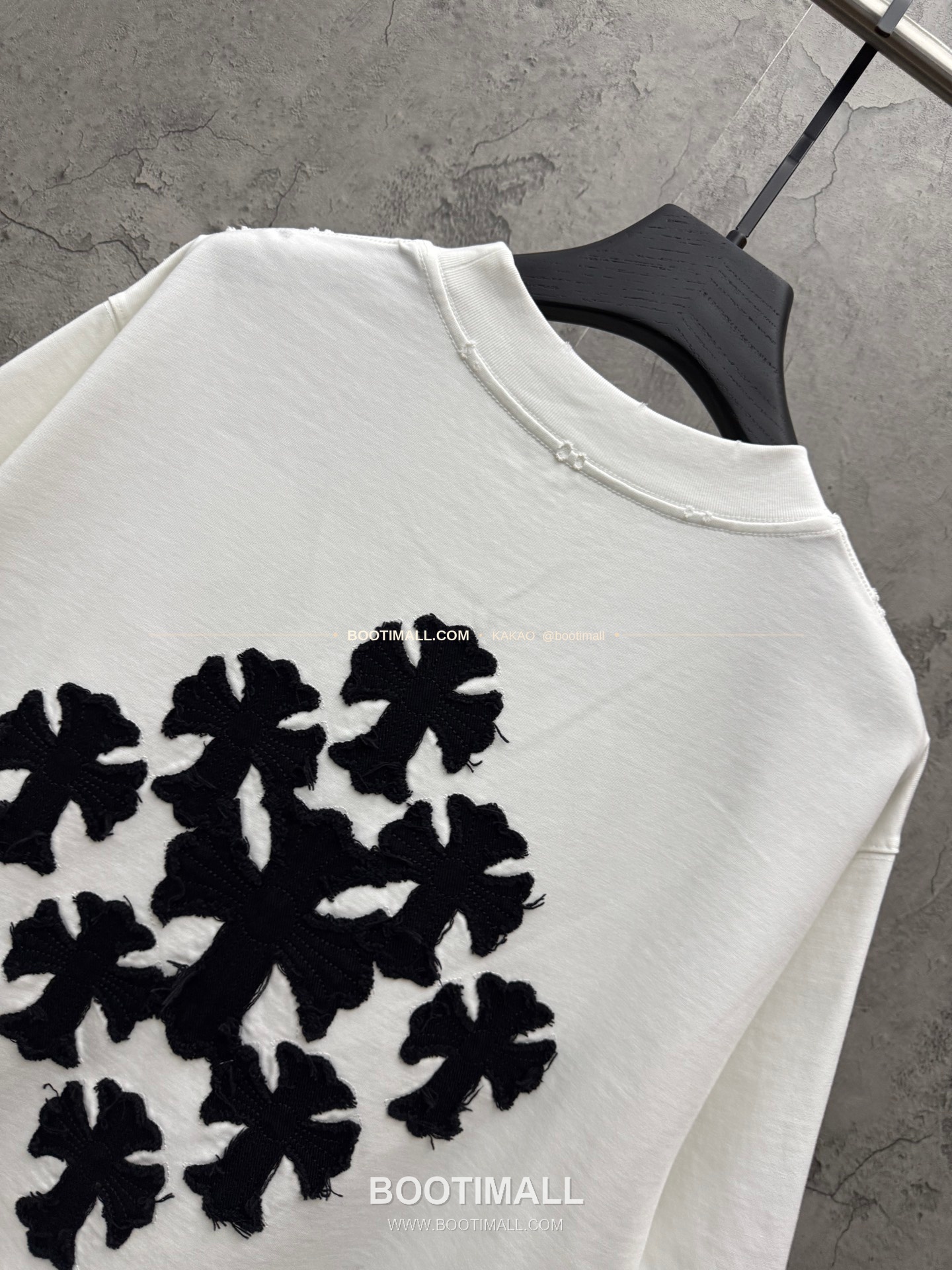 크롬하츠 2026SS 헤비코튼 크로스패치자수 프린지 루즈핏 반팔 티셔츠 Chrome Hearts 2026 SS Heavy Cotton Cross Patch Embroidery Fringe Loose Fit Short Sleeve T-Shirt 9607 4