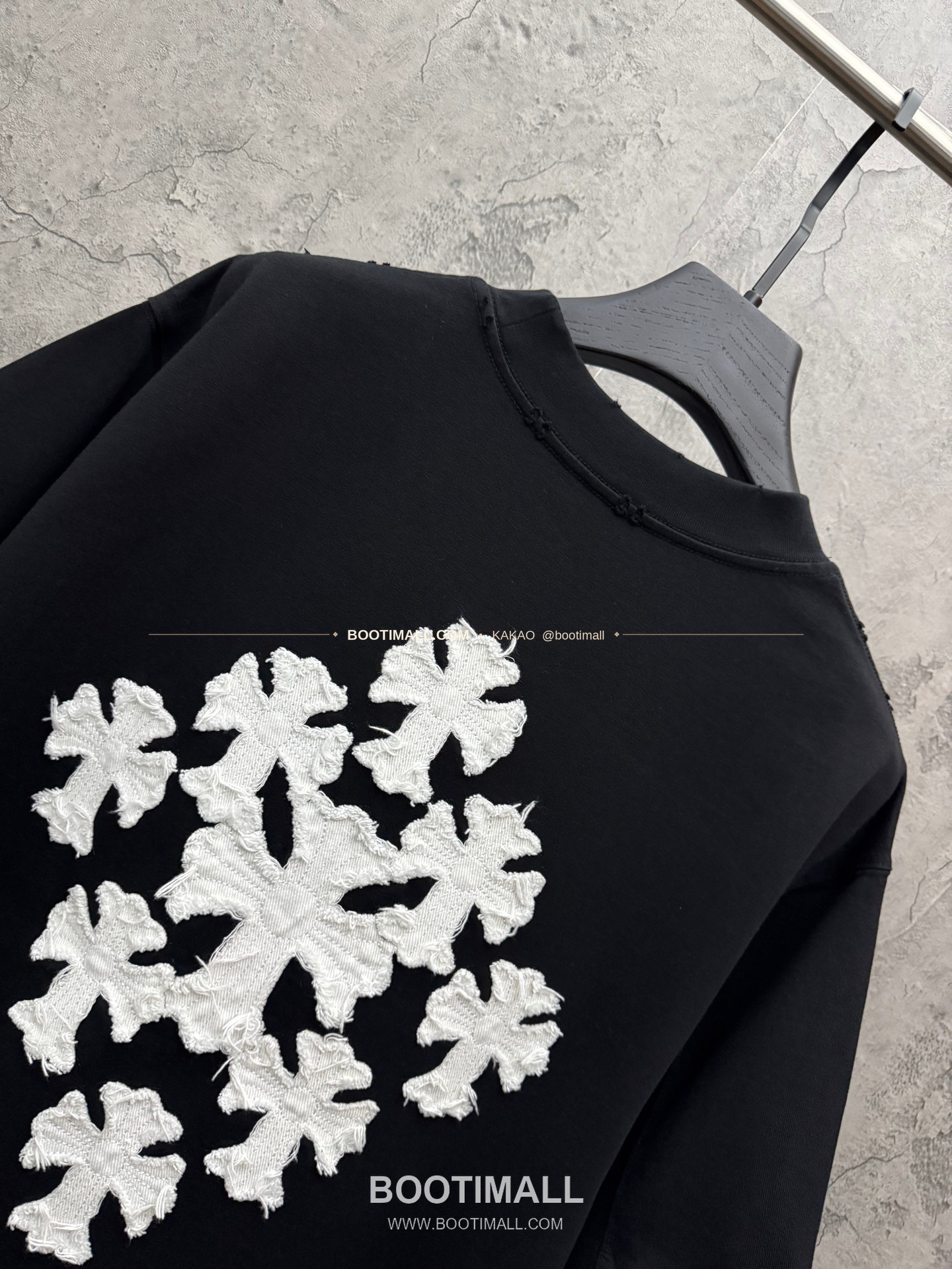 크롬하츠 2026SS 헤비코튼 크로스패치자수 프린지 루즈핏 반팔 티셔츠 Chrome Hearts 2026 SS Heavy Cotton Cross Patch Embroidery Fringe Loose Fit Short Sleeve T-Shirt 9607 4