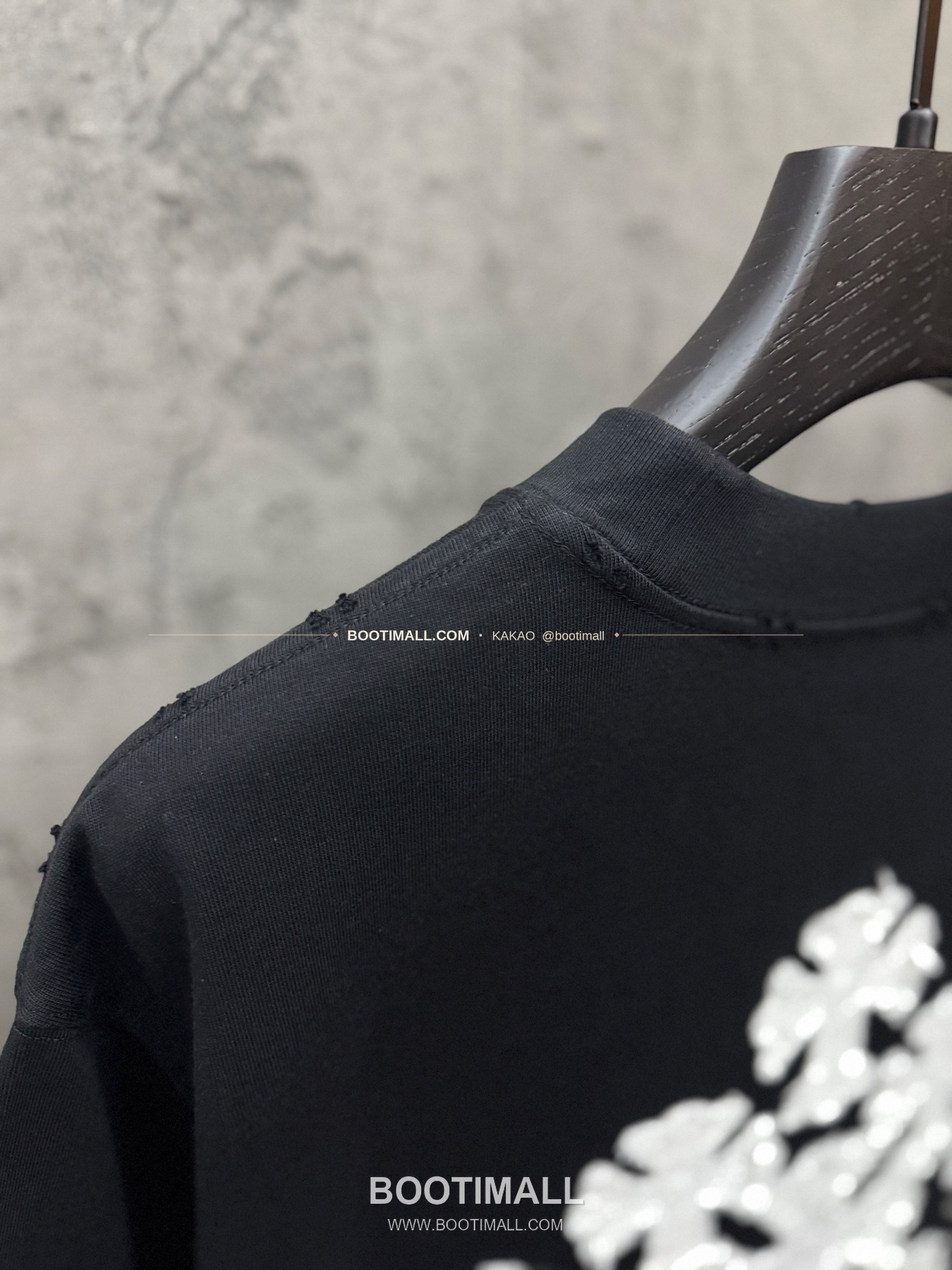 크롬하츠 2026SS 헤비코튼 크로스패치자수 프린지 루즈핏 반팔 티셔츠 Chrome Hearts 2026 SS Heavy Cotton Cross Patch Embroidery Fringe Loose Fit Short Sleeve T-Shirt 9607 9