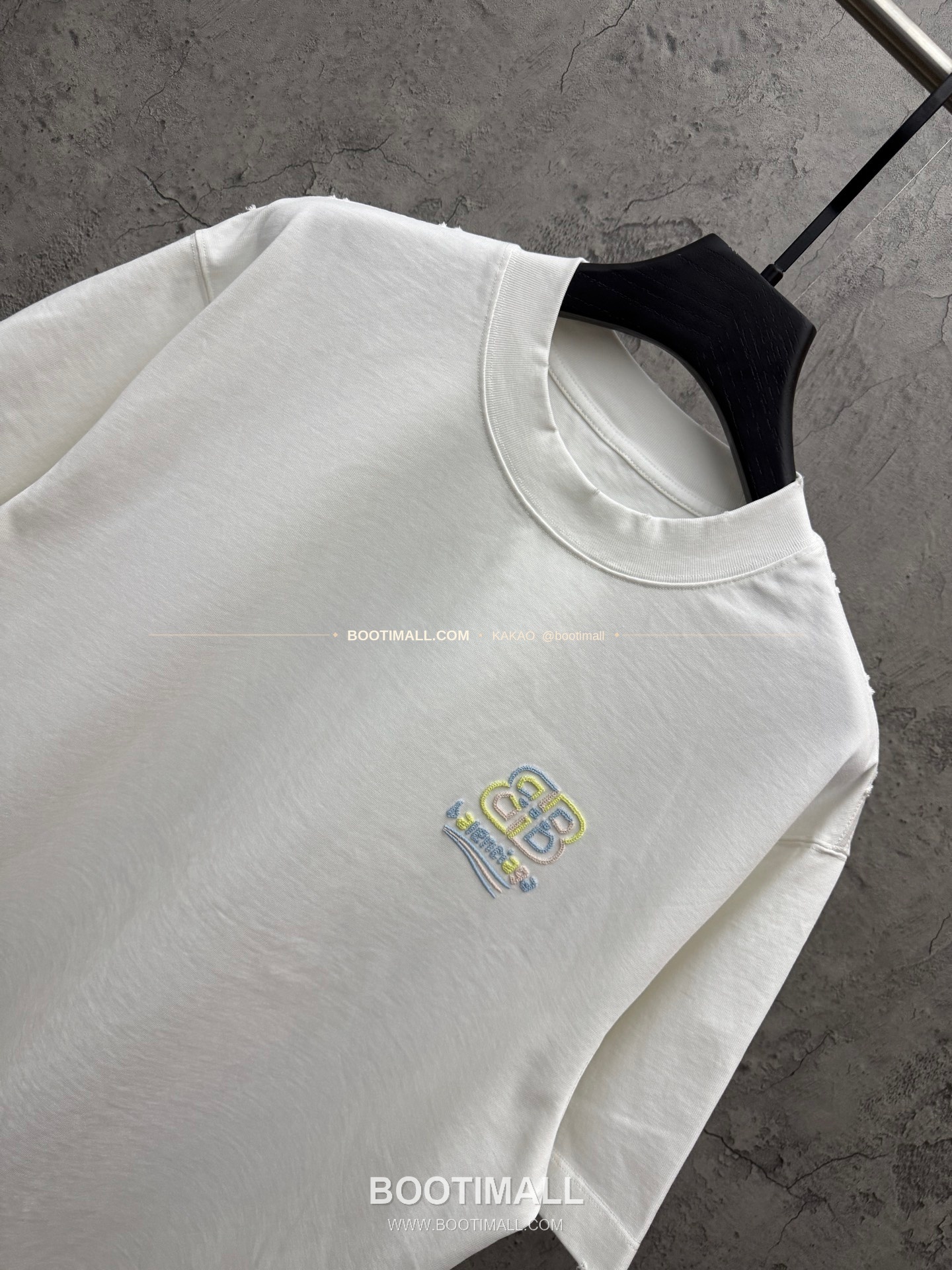 발렌시아가 2026SS 헤비코튼 컬러배색 아치 3D홀자수 루즈핏 반팔 티셔츠 Balenciaga 2026 SS Heavy Cotton Color Block Arch 3D Hollow Embroidery Loose Fit Short Sleeve T-Shirt 8606 3