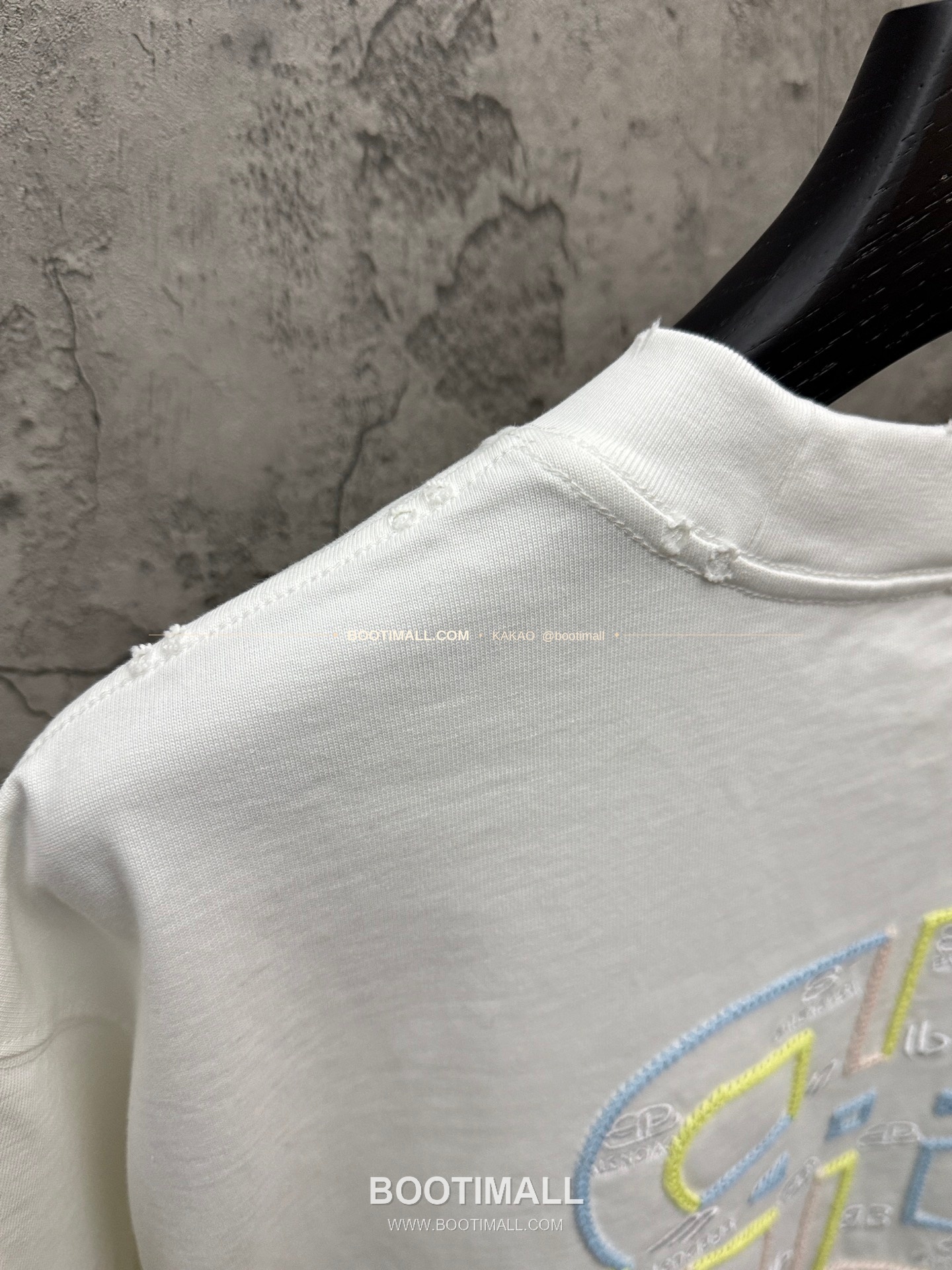 발렌시아가 2026SS 헤비코튼 컬러배색 아치 3D홀자수 루즈핏 반팔 티셔츠 Balenciaga 2026 SS Heavy Cotton Color Block Arch 3D Hollow Embroidery Loose Fit Short Sleeve T-Shirt 8606 9