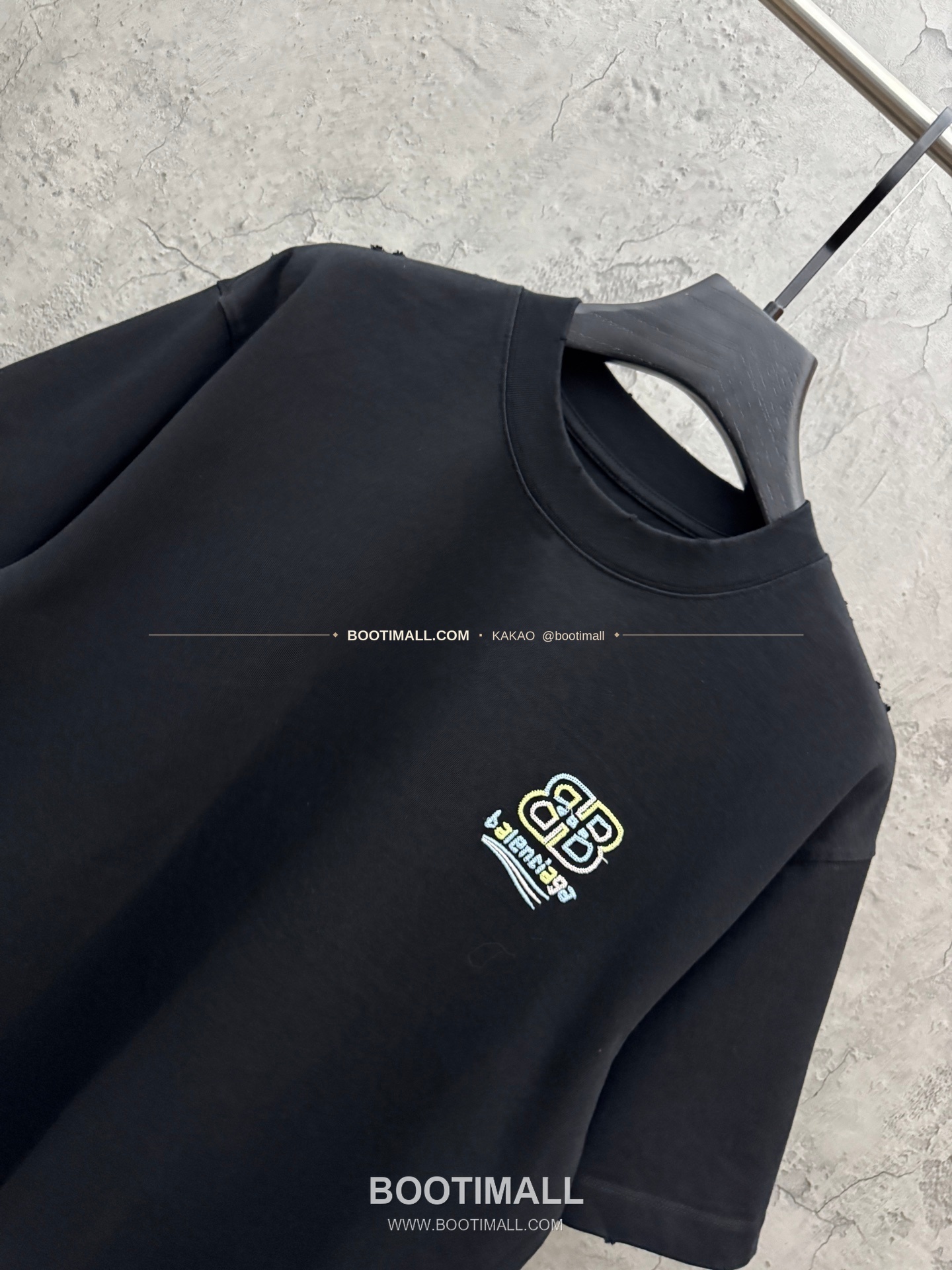 발렌시아가 2026SS 헤비코튼 컬러배색 아치 3D홀자수 루즈핏 반팔 티셔츠 Balenciaga 2026 SS Heavy Cotton Color Block Arch 3D Hollow Embroidery Loose Fit Short Sleeve T-Shirt 8606 3