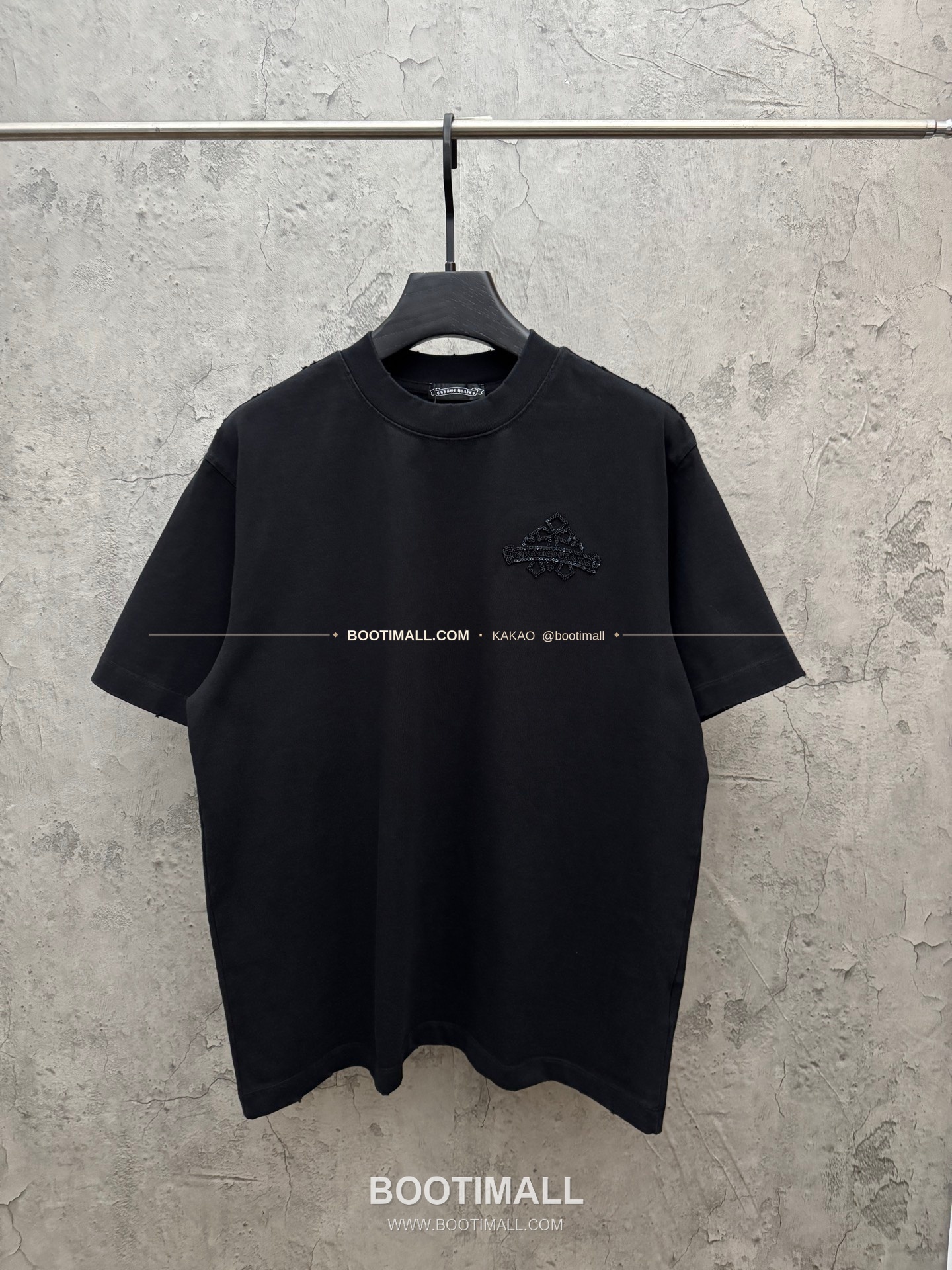 크롬하츠 2026SS 헤비코튼 스팽글 크로스 3D홀자수 루즈핏 반팔 티셔츠 Chrome Hearts 2026 SS Heavy Cotton Sequin Cross 3D Hollow Embroidery Loose Fit Short Sleeve T-Shirt 9612 1