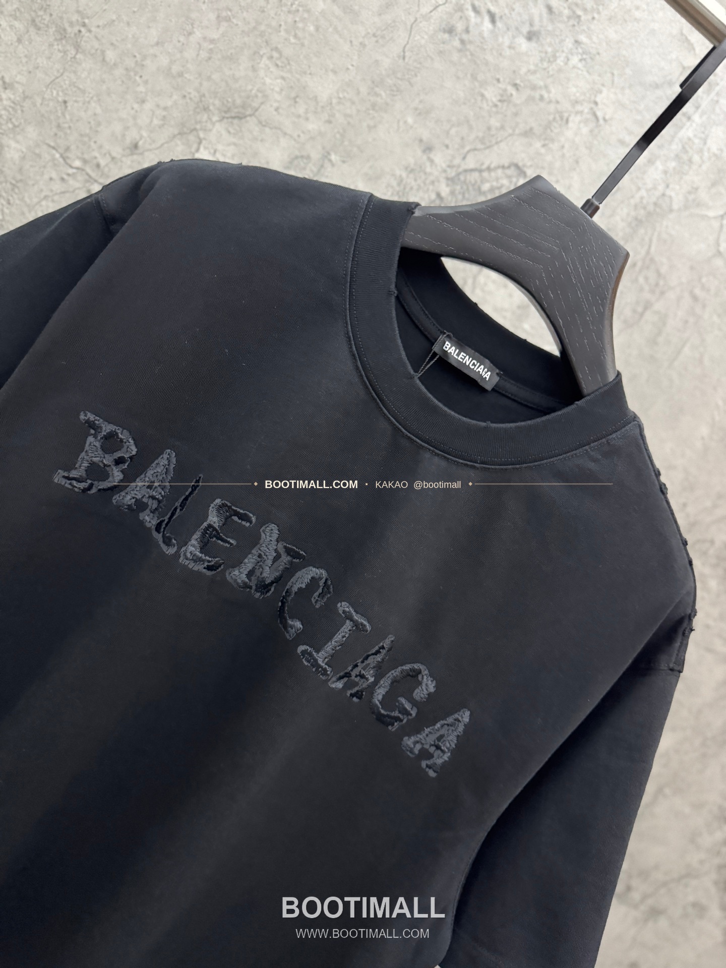 발렌시아가 2026SS 헤비코튼 디지털프린트 프린지 패치자수 루즈핏 반팔 티셔츠 Balenciaga 2026 SS Heavy Cotton Digital Print Fringe Patch Embroidery Loose Fit Short Sleeve T-Shirt 8607 3