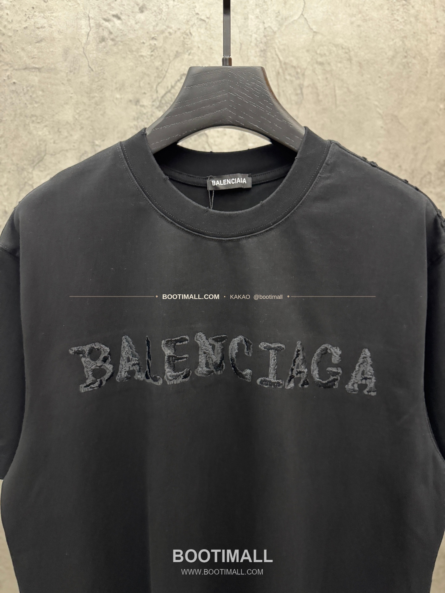 발렌시아가 2026SS 헤비코튼 디지털프린트 프린지 패치자수 루즈핏 반팔 티셔츠 Balenciaga 2026 SS Heavy Cotton Digital Print Fringe Patch Embroidery Loose Fit Short Sleeve T-Shirt 8607 5