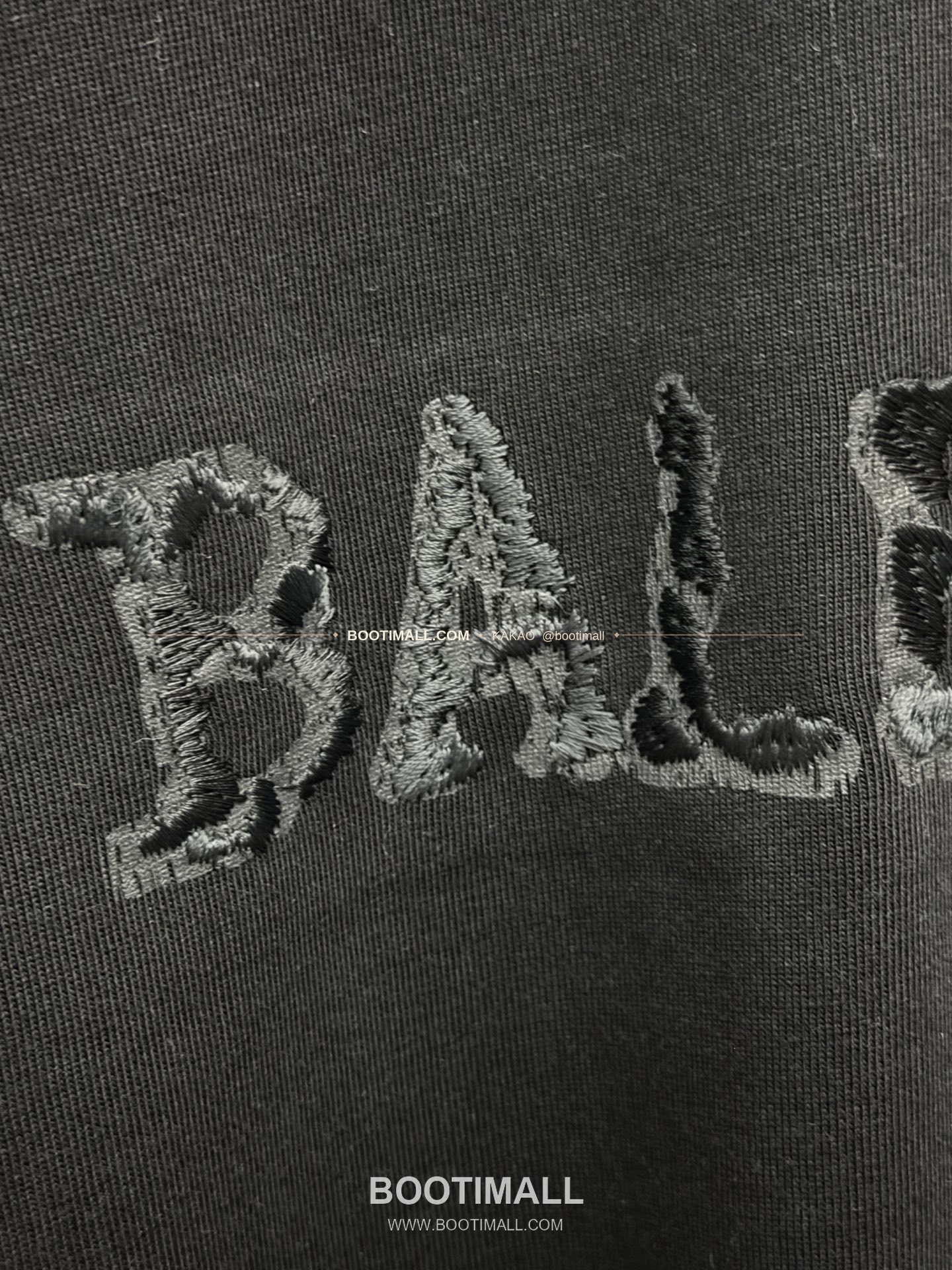 발렌시아가 2026SS 헤비코튼 디지털프린트 프린지 패치자수 루즈핏 반팔 티셔츠 Balenciaga 2026 SS Heavy Cotton Digital Print Fringe Patch Embroidery Loose Fit Short Sleeve T-Shirt 8607 6