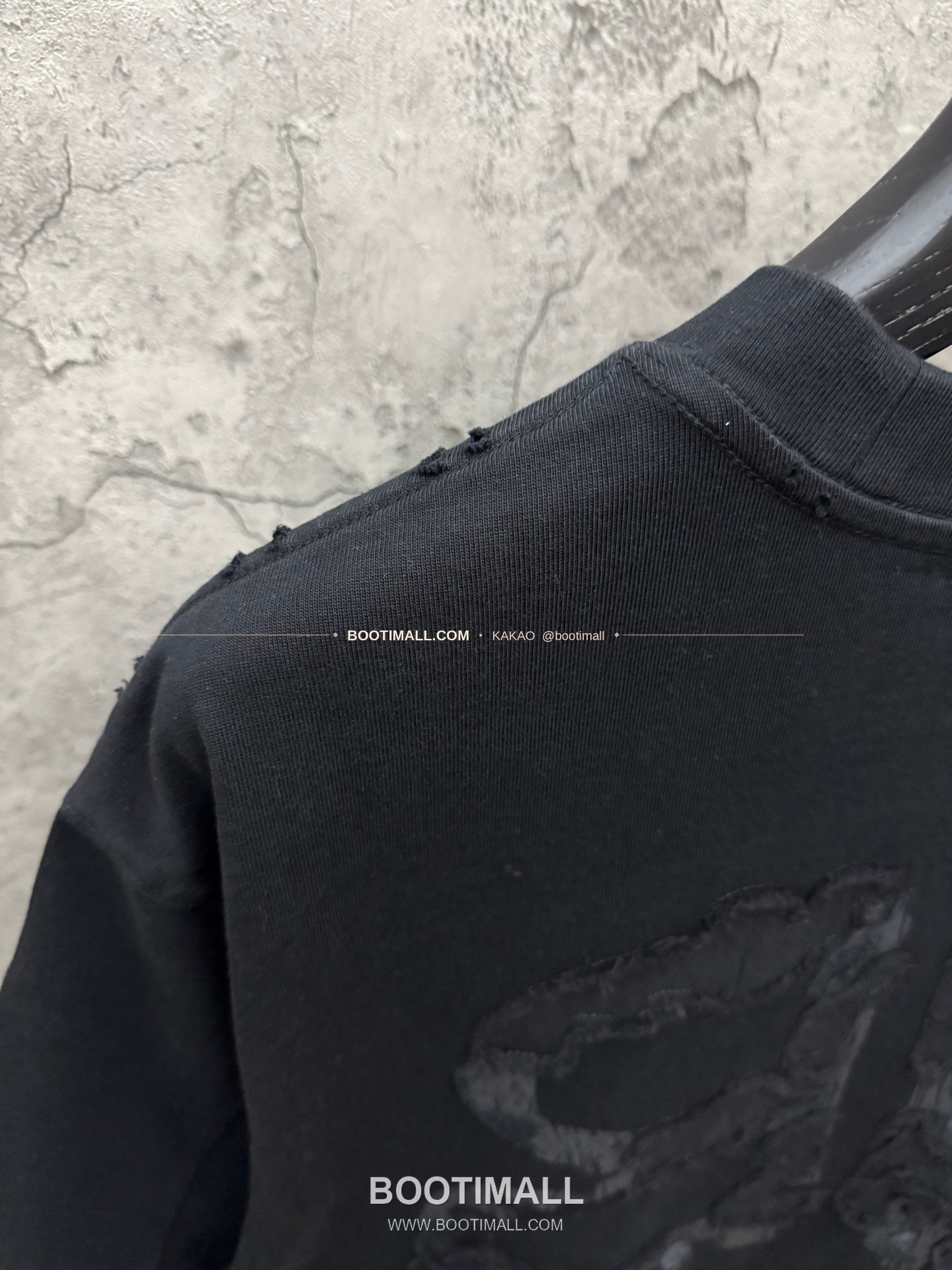 발렌시아가 2026SS 헤비코튼 디지털프린트 프린지 패치자수 루즈핏 반팔 티셔츠 Balenciaga 2026 SS Heavy Cotton Digital Print Fringe Patch Embroidery Loose Fit Short Sleeve T-Shirt 8607 9