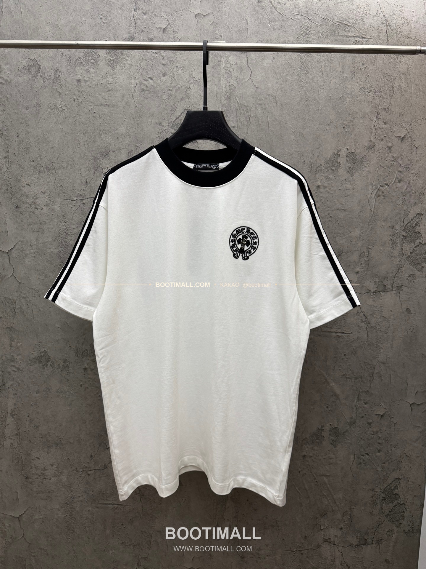 크롬하츠 2026SS 헤비코튼 레더패치 크로스자수 컬러블록 루즈핏 반팔 티셔츠 Chrome Hearts 2026 SS Heavy Cotton Leather Patch Cross Embroidery Color Block Loose Fit Short Sleeve T-Shirt 9610 1