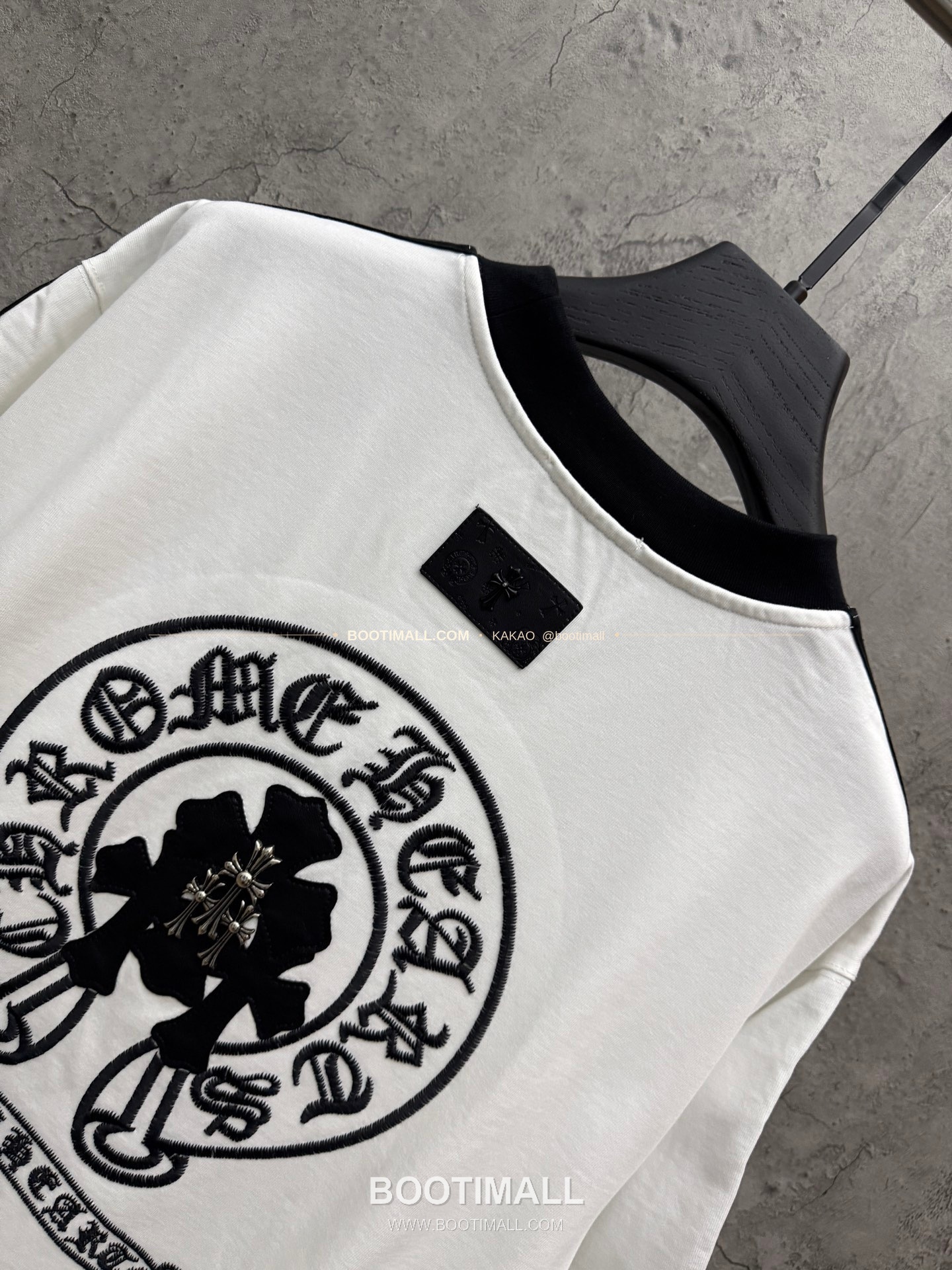 크롬하츠 2026SS 헤비코튼 레더패치 크로스자수 컬러블록 루즈핏 반팔 티셔츠 Chrome Hearts 2026 SS Heavy Cotton Leather Patch Cross Embroidery Color Block Loose Fit Short Sleeve T-Shirt 9610 4