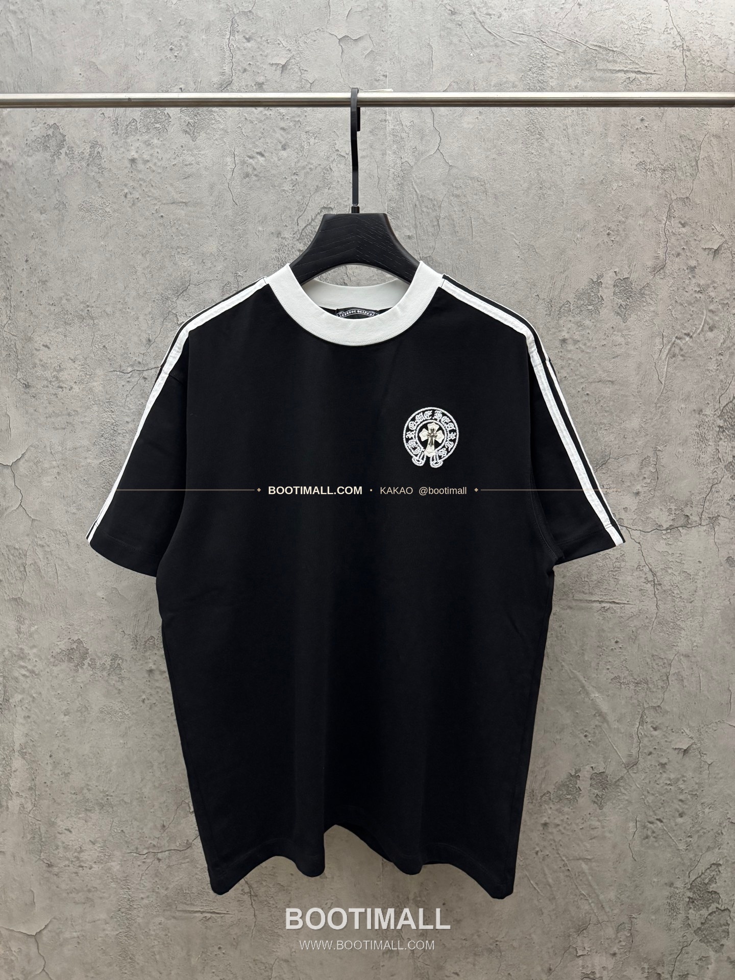 크롬하츠 2026SS 헤비코튼 레더패치 크로스자수 컬러블록 루즈핏 반팔 티셔츠 Chrome Hearts 2026 SS Heavy Cotton Leather Patch Cross Embroidery Color Block Loose Fit Short Sleeve T-Shirt 9610 1