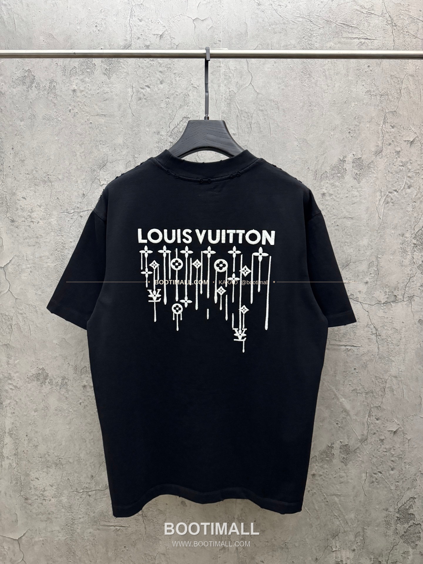 루이비통 2026SS 헤비코튼 UV변색 LV 3D자수 루즈핏 반팔 티셔츠 Louis Vuitton 2026 SS Heavy Cotton UV Color Changing LV 3D Embroidery Loose Fit Short Sleeve T-Shirt 8303 2