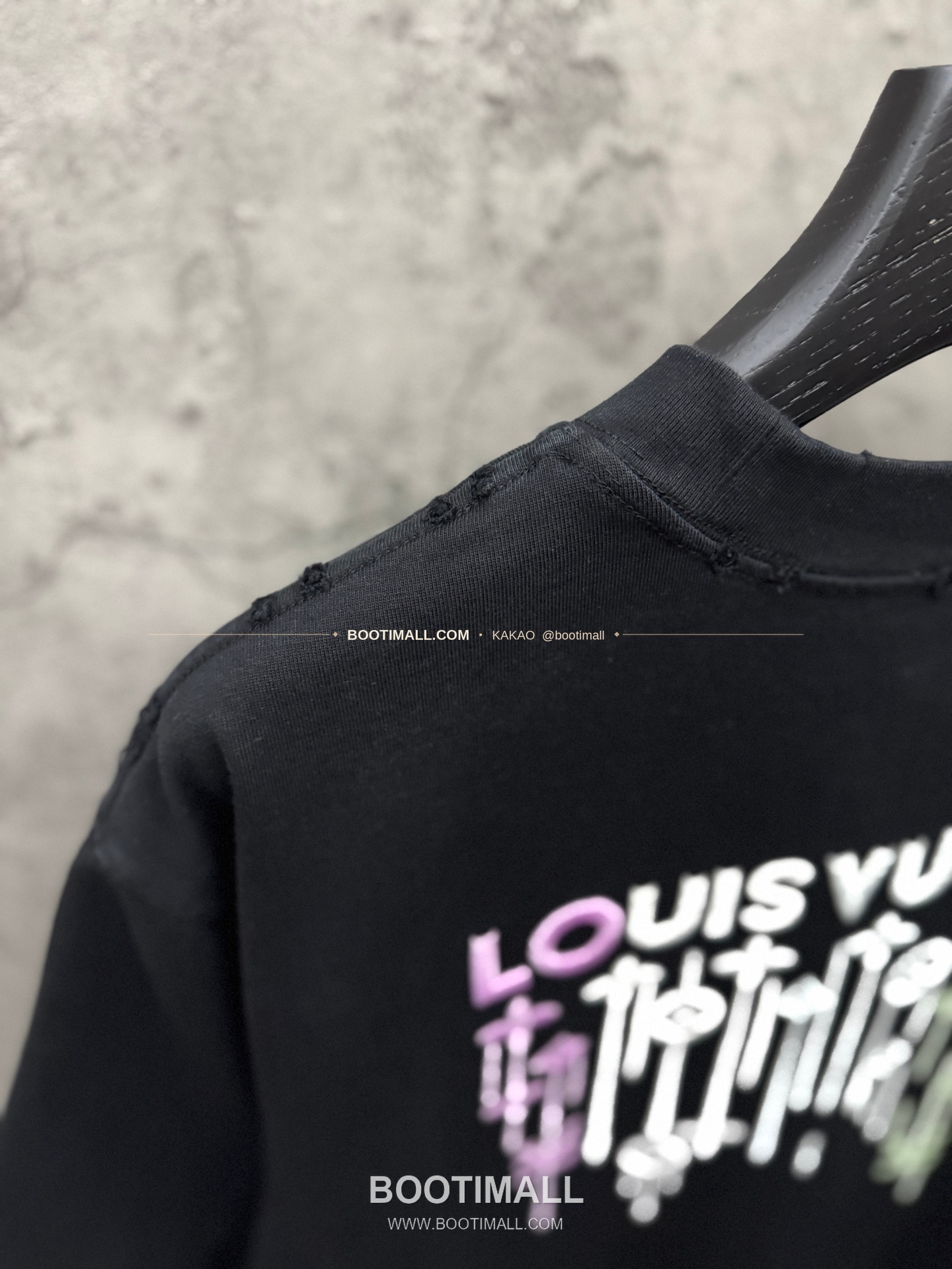 루이비통 2026SS 헤비코튼 UV변색 LV 3D자수 루즈핏 반팔 티셔츠 Louis Vuitton 2026 SS Heavy Cotton UV Color Changing LV 3D Embroidery Loose Fit Short Sleeve T-Shirt 8303 9