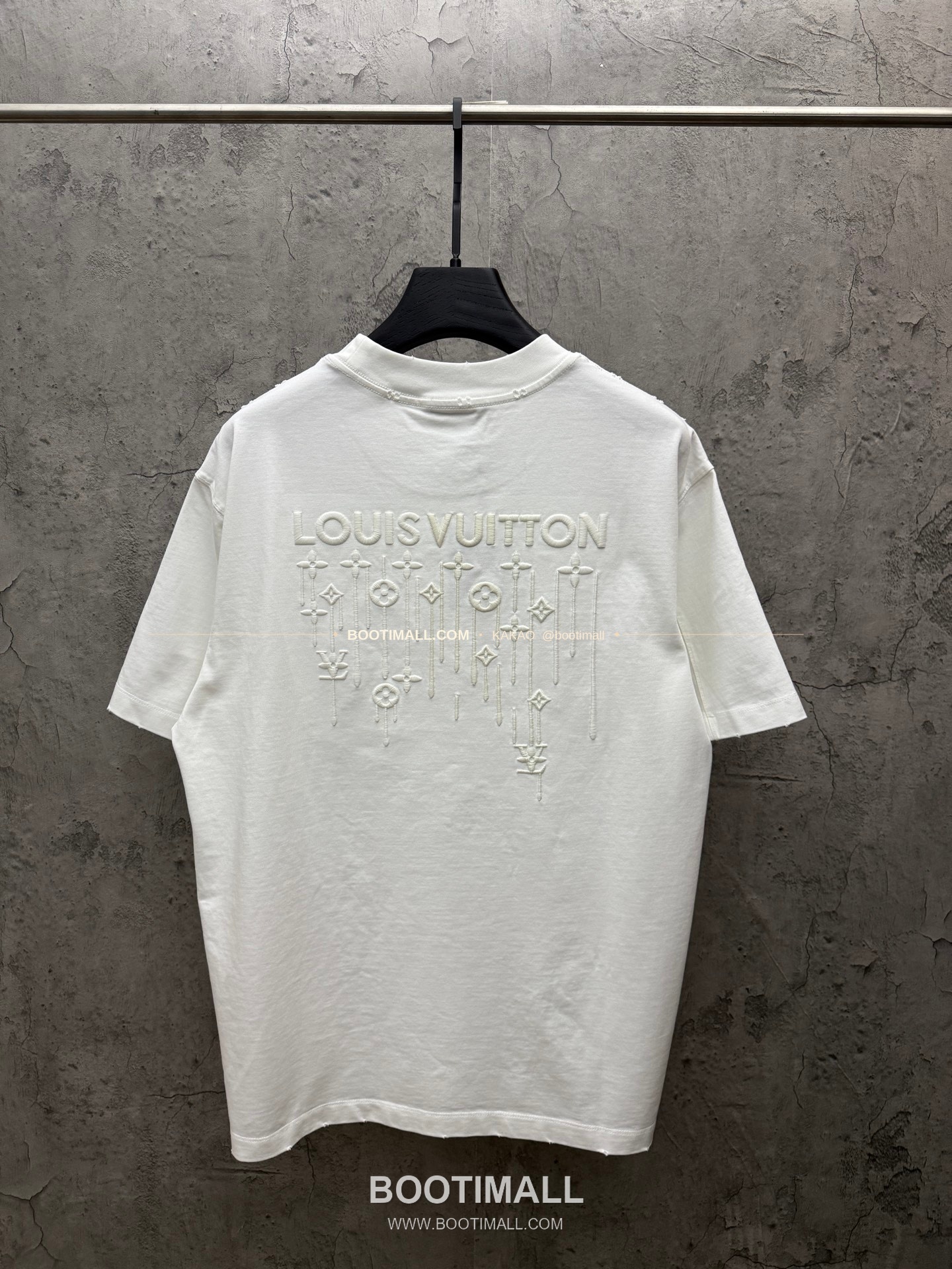 루이비통 2026SS 헤비코튼 UV변색 LV 3D자수 루즈핏 반팔 티셔츠 Louis Vuitton 2026 SS Heavy Cotton UV Color Changing LV 3D Embroidery Loose Fit Short Sleeve T-Shirt 8303 2