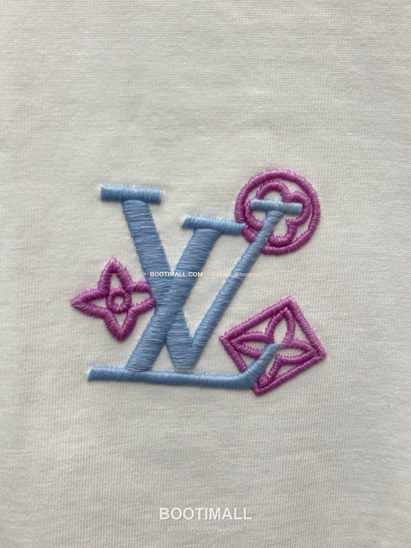 루이비통 2026SS 헤비코튼 UV변색 LV 3D자수 루즈핏 반팔 티셔츠 Louis Vuitton 2026 SS Heavy Cotton UV Color Changing LV 3D Embroidery Loose Fit Short Sleeve T-Shirt 8303 6