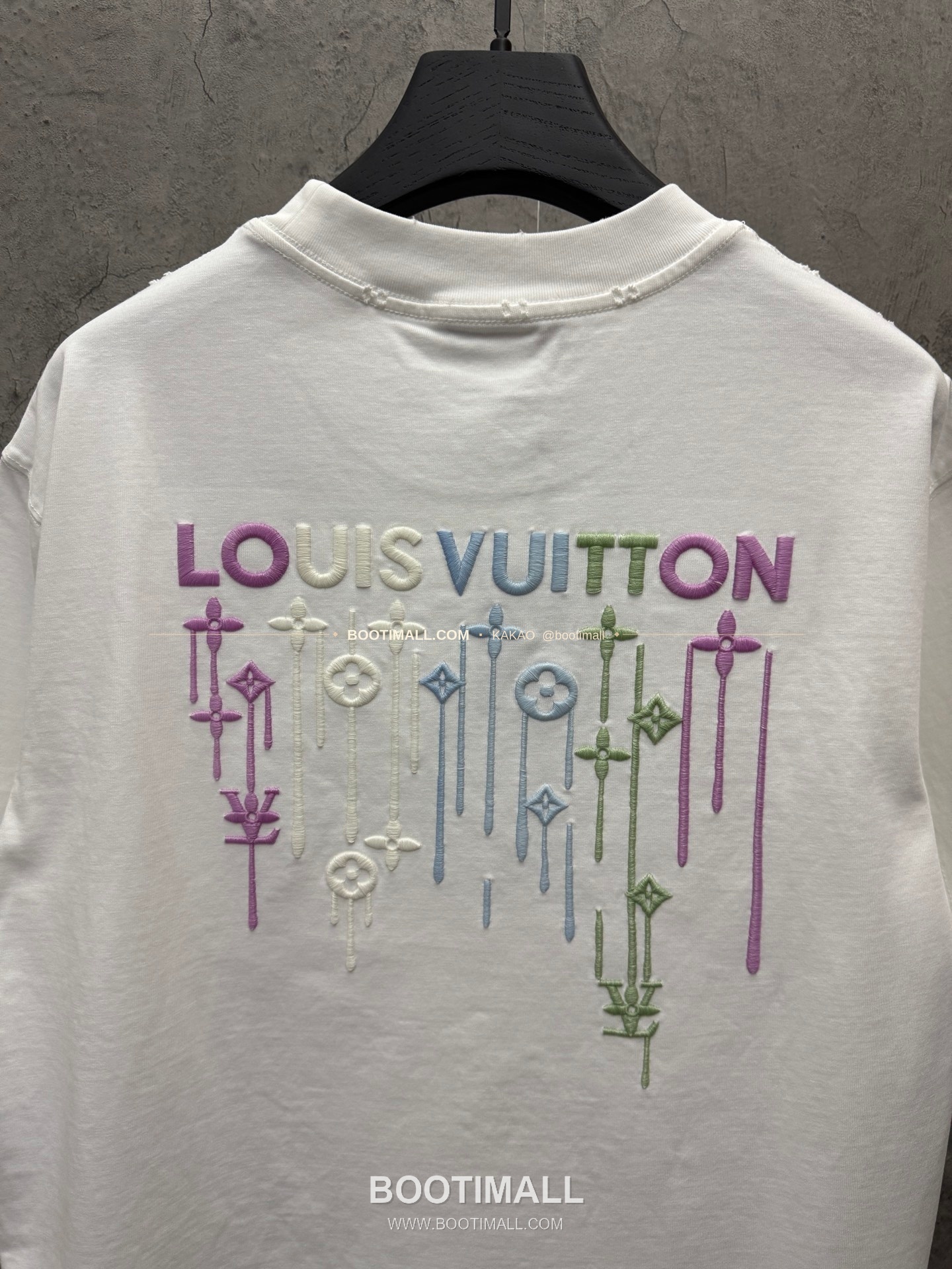 루이비통 2026SS 헤비코튼 UV변색 LV 3D자수 루즈핏 반팔 티셔츠 Louis Vuitton 2026 SS Heavy Cotton UV Color Changing LV 3D Embroidery Loose Fit Short Sleeve T-Shirt 8303 7