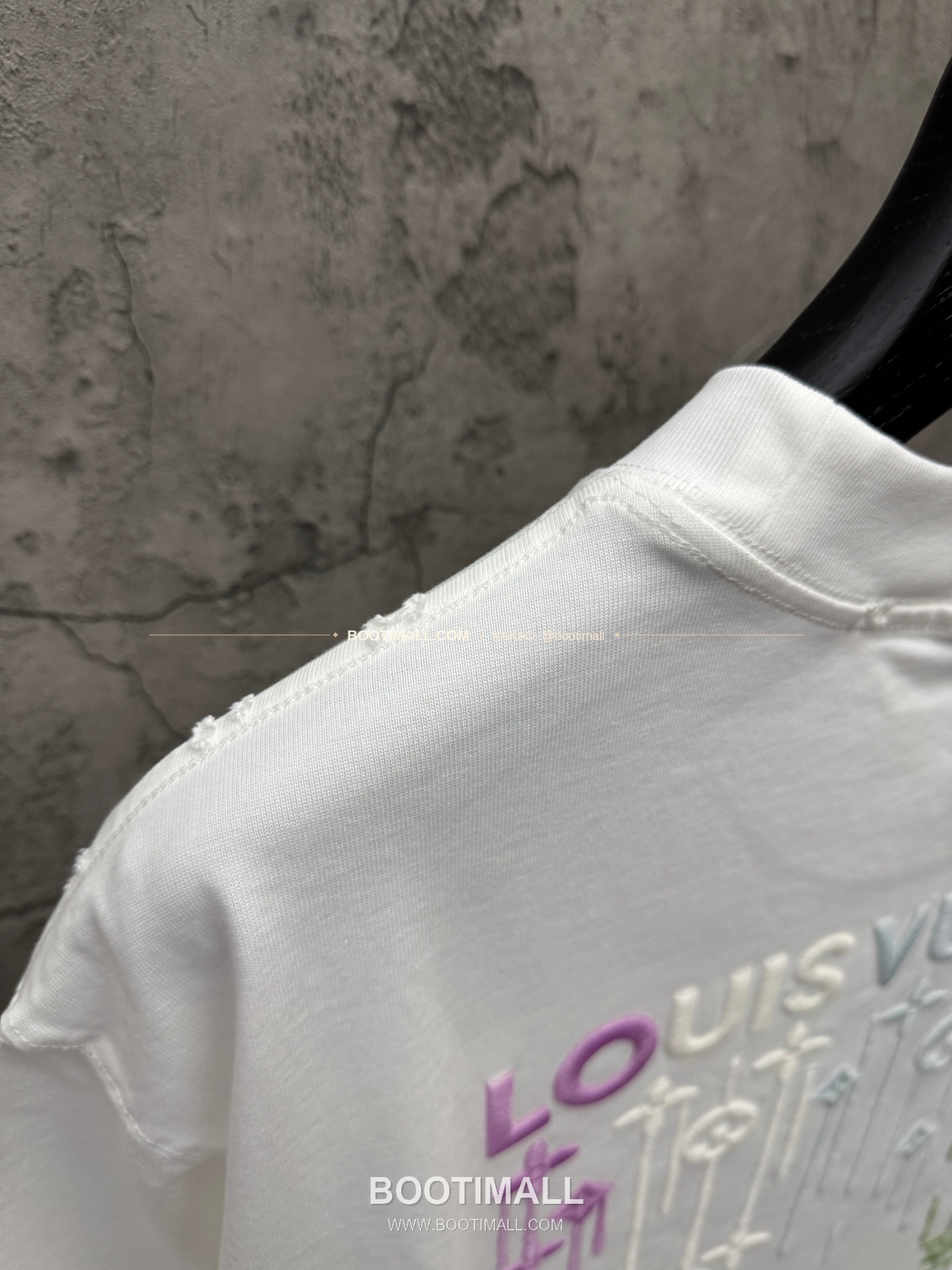 루이비통 2026SS 헤비코튼 UV변색 LV 3D자수 루즈핏 반팔 티셔츠 Louis Vuitton 2026 SS Heavy Cotton UV Color Changing LV 3D Embroidery Loose Fit Short Sleeve T-Shirt 8303 9