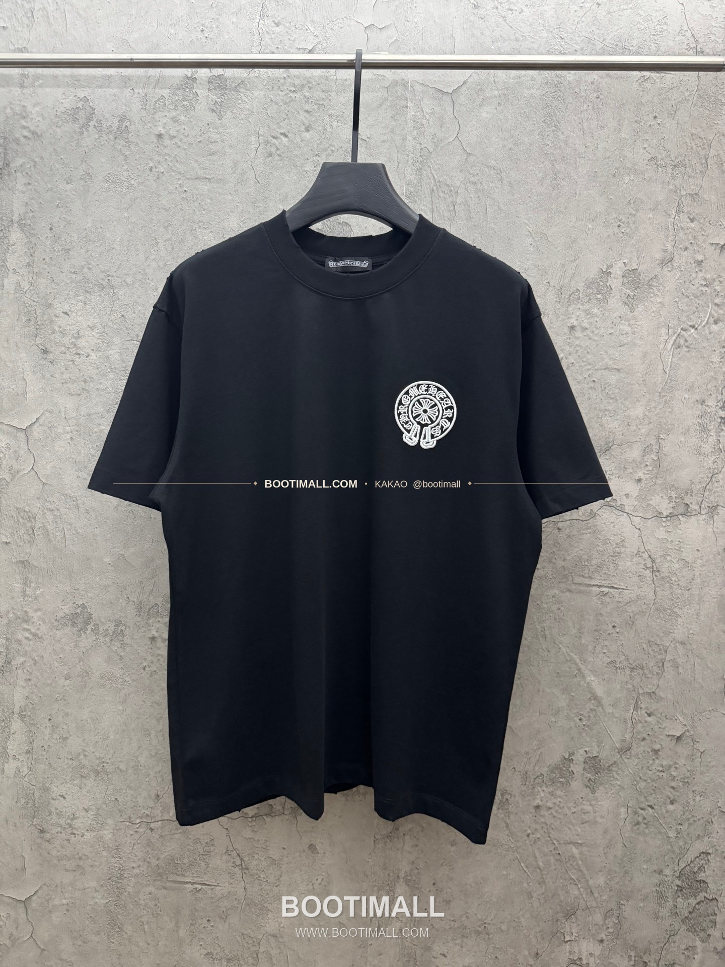 크롬하츠 2026SS 헤비코튼 크로스 3D홀자수 루즈핏 반팔 티셔츠 Chrome Hearts 2026 SS Heavy Cotton Cross 3D Hollow Embroidery Loose Fit Short Sleeve T-Shirt 9613 1