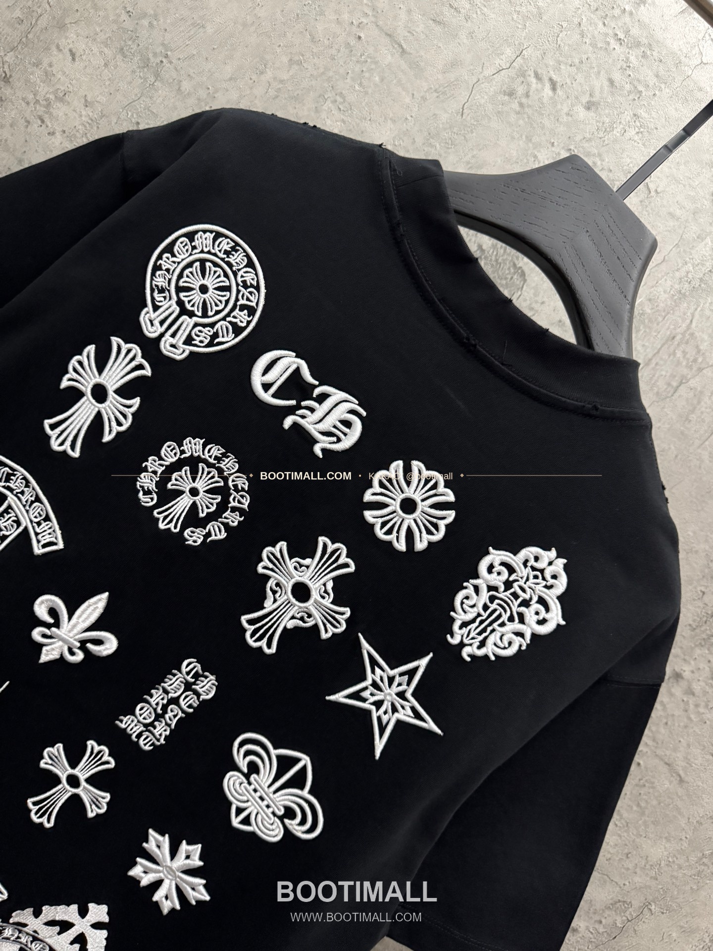 크롬하츠 2026SS 헤비코튼 크로스 3D홀자수 루즈핏 반팔 티셔츠 Chrome Hearts 2026 SS Heavy Cotton Cross 3D Hollow Embroidery Loose Fit Short Sleeve T-Shirt 9613 4