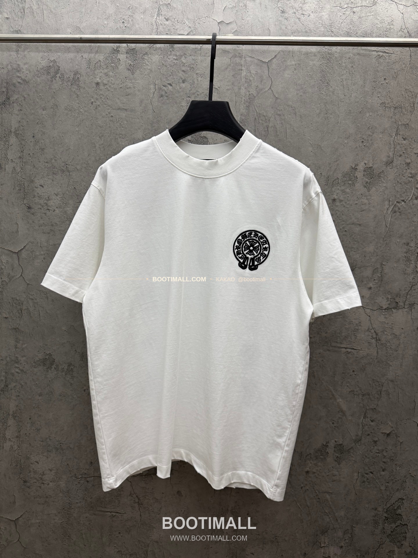 크롬하츠 2026SS 헤비코튼 크로스 3D홀자수 루즈핏 반팔 티셔츠 Chrome Hearts 2026 SS Heavy Cotton Cross 3D Hollow Embroidery Loose Fit Short Sleeve T-Shirt 9613 1