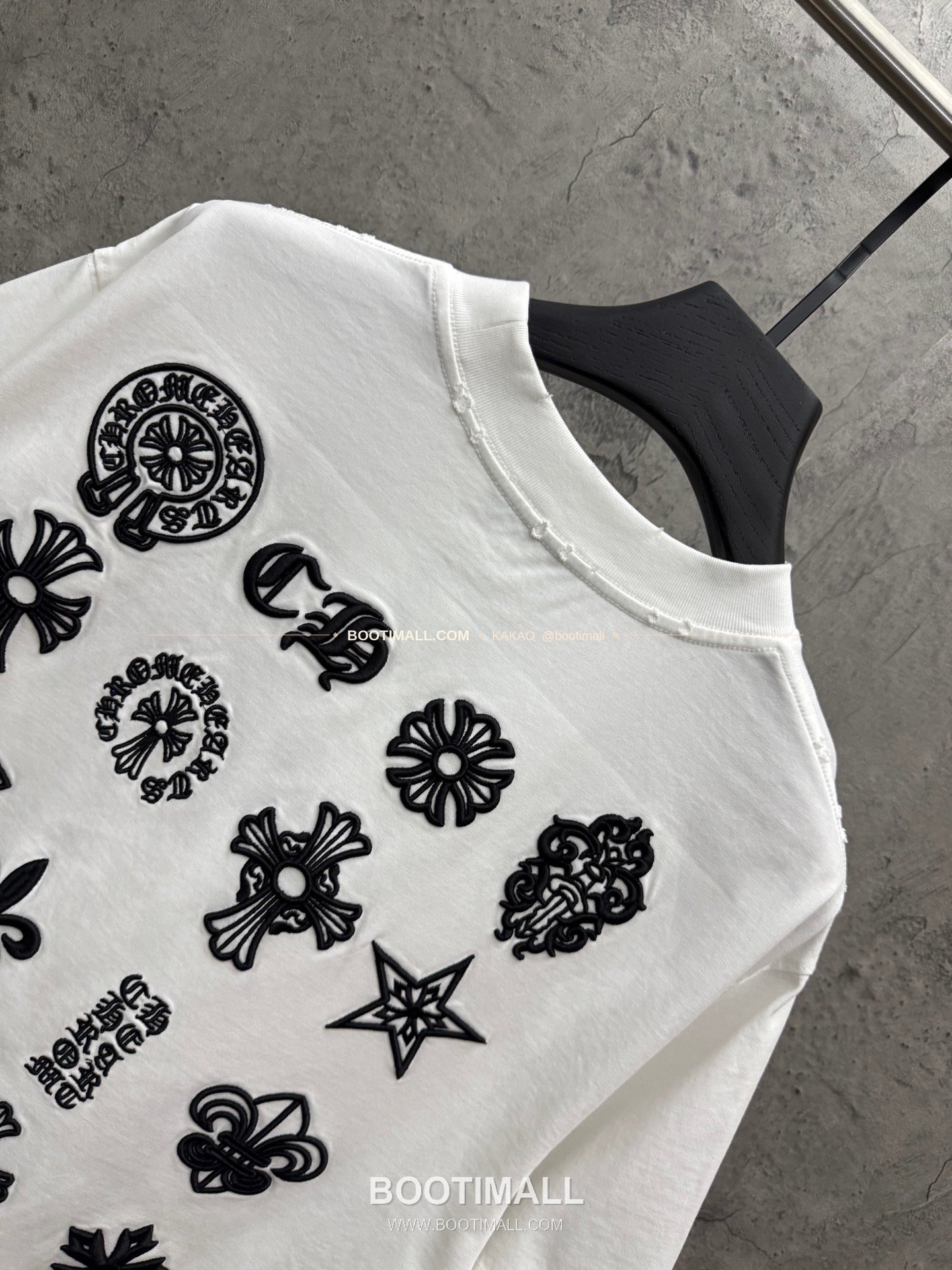 크롬하츠 2026SS 헤비코튼 크로스 3D홀자수 루즈핏 반팔 티셔츠 Chrome Hearts 2026 SS Heavy Cotton Cross 3D Hollow Embroidery Loose Fit Short Sleeve T-Shirt 9613 4