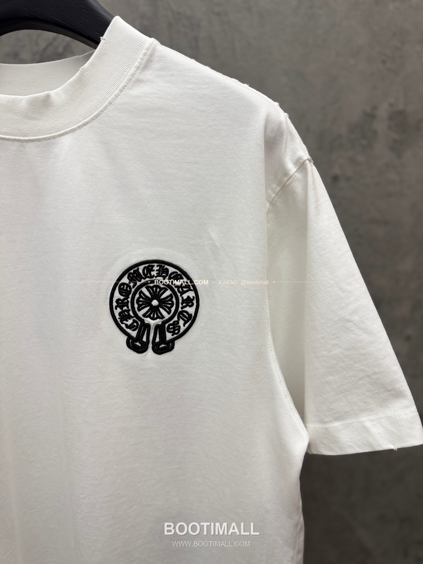 크롬하츠 2026SS 헤비코튼 크로스 3D홀자수 루즈핏 반팔 티셔츠 Chrome Hearts 2026 SS Heavy Cotton Cross 3D Hollow Embroidery Loose Fit Short Sleeve T-Shirt 9613 5