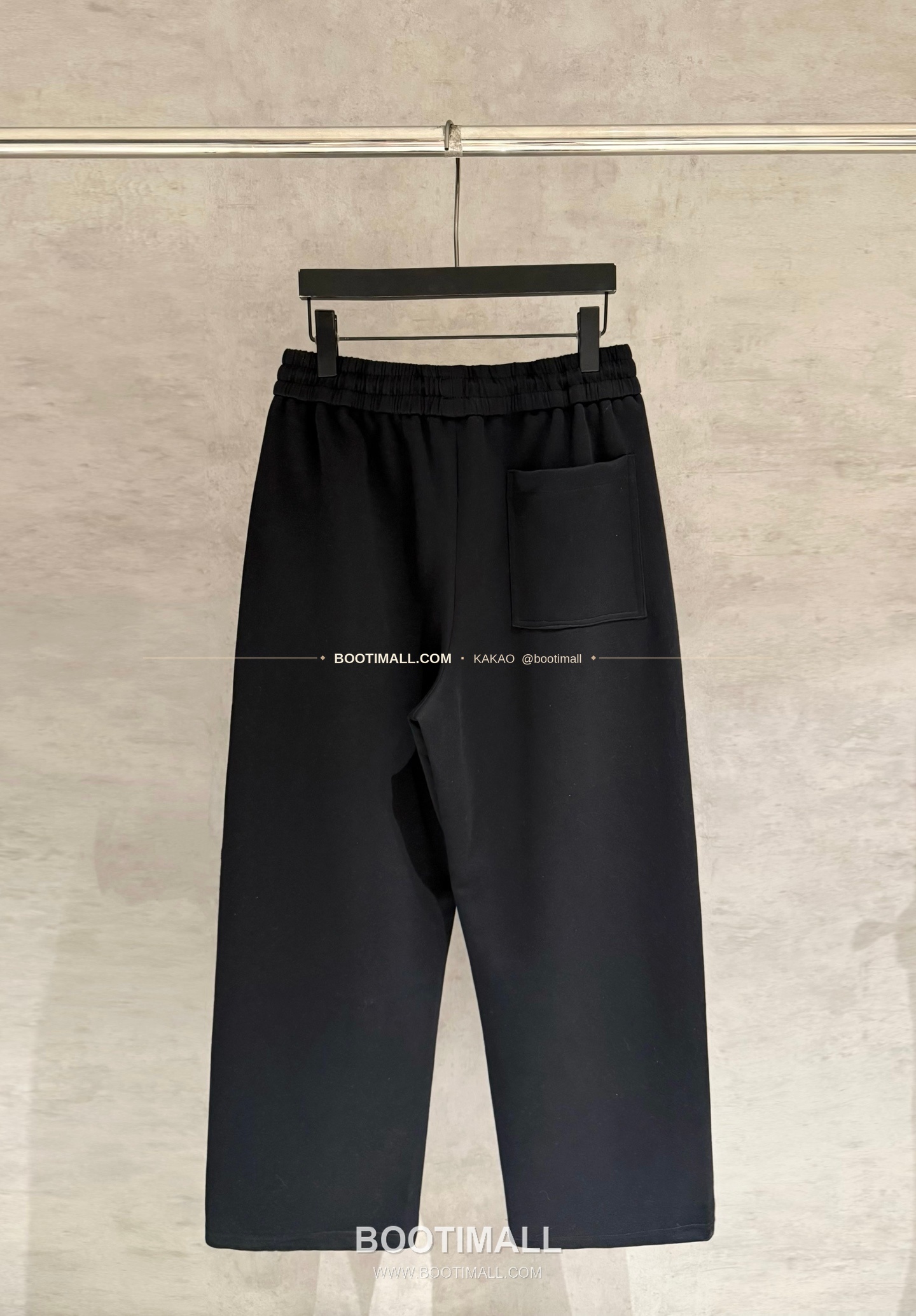 크롬하츠 헤비웨이트 진주 레더패치 루즈핏 블랙 스웨트팬츠 Chrome Hearts Heavyweight Pearl Leather Patch Loose Fit Black Sweatpants D47 2