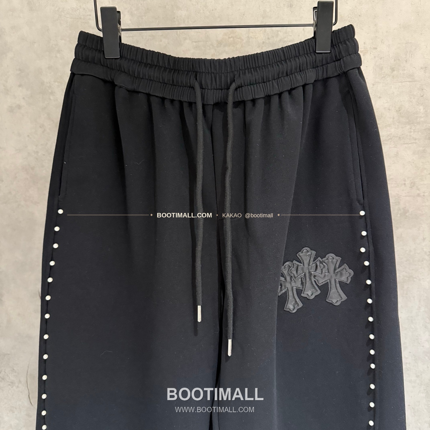 크롬하츠 헤비웨이트 진주 레더패치 루즈핏 블랙 스웨트팬츠 Chrome Hearts Heavyweight Pearl Leather Patch Loose Fit Black Sweatpants D47 3