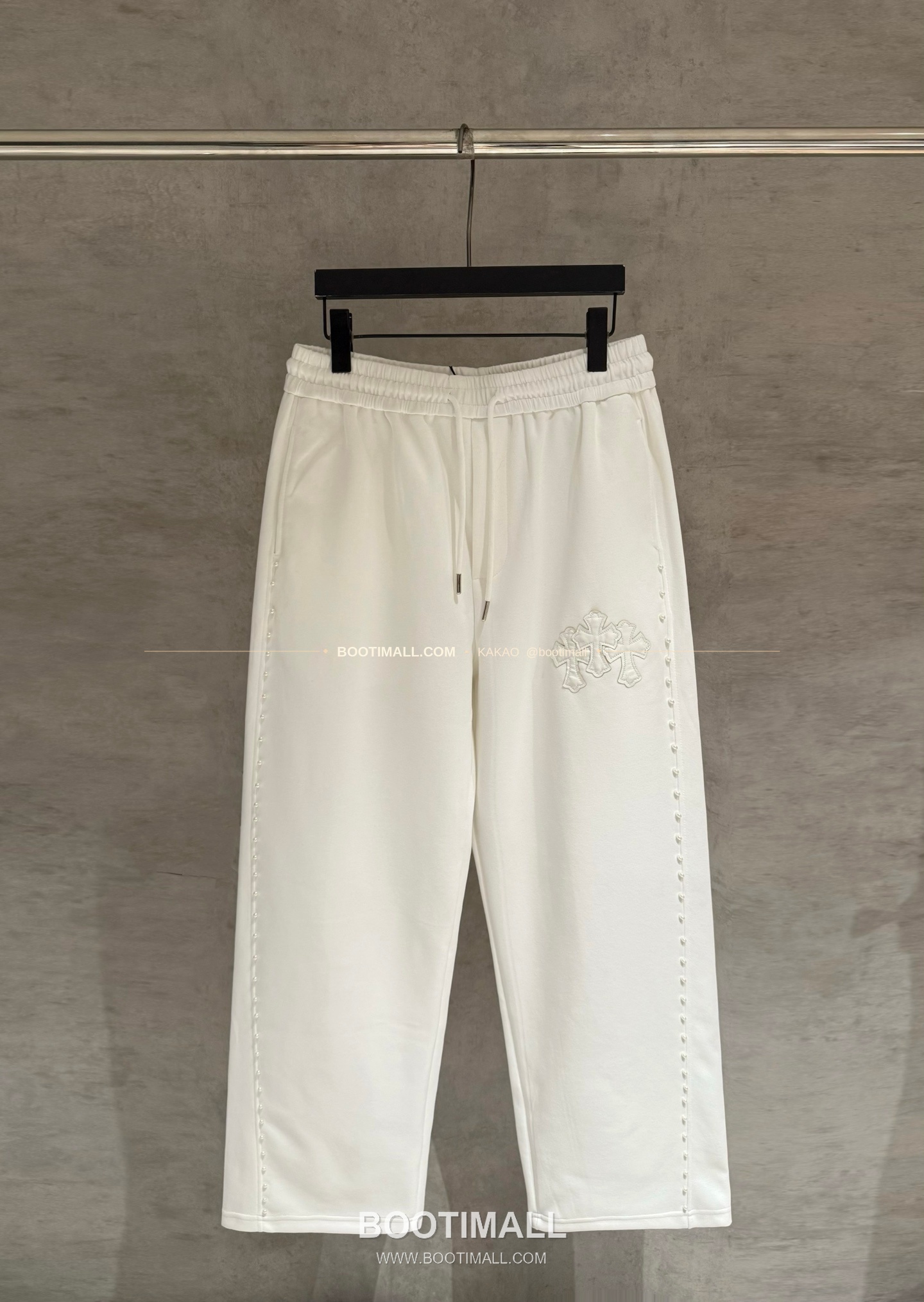 크롬하츠 헤비웨이트 진주 레더패치 루즈핏 블랙 스웨트팬츠 Chrome Hearts Heavyweight Pearl Leather Patch Loose Fit Black Sweatpants D47 1