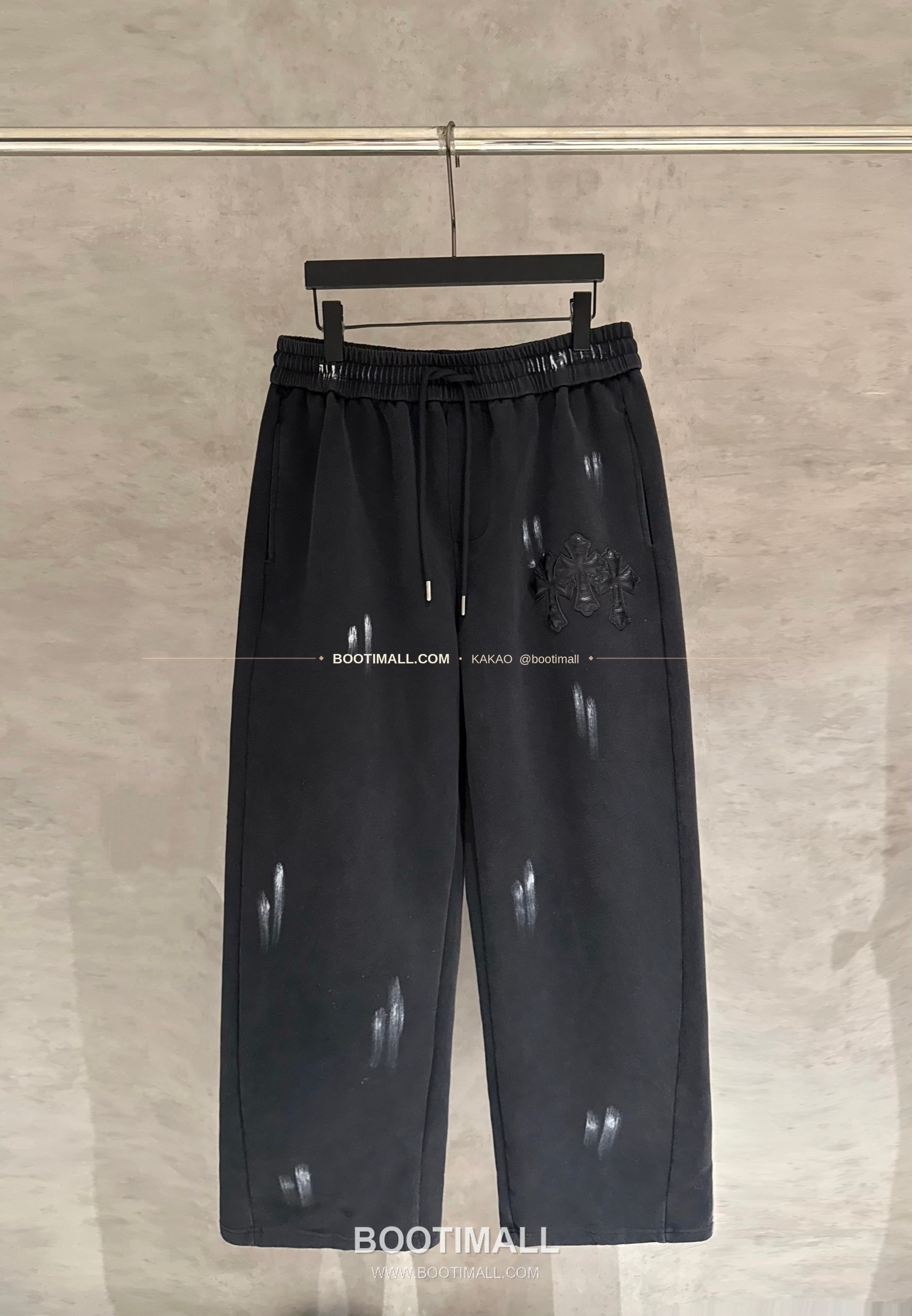 크롬하츠 헤비웨이트 핸드드로잉 레더패치 루즈핏 블랙 스웨트팬츠 Chrome Hearts Heavyweight Hand Drawn Leather Patch Loose Fit Black Sweatpants D45 1