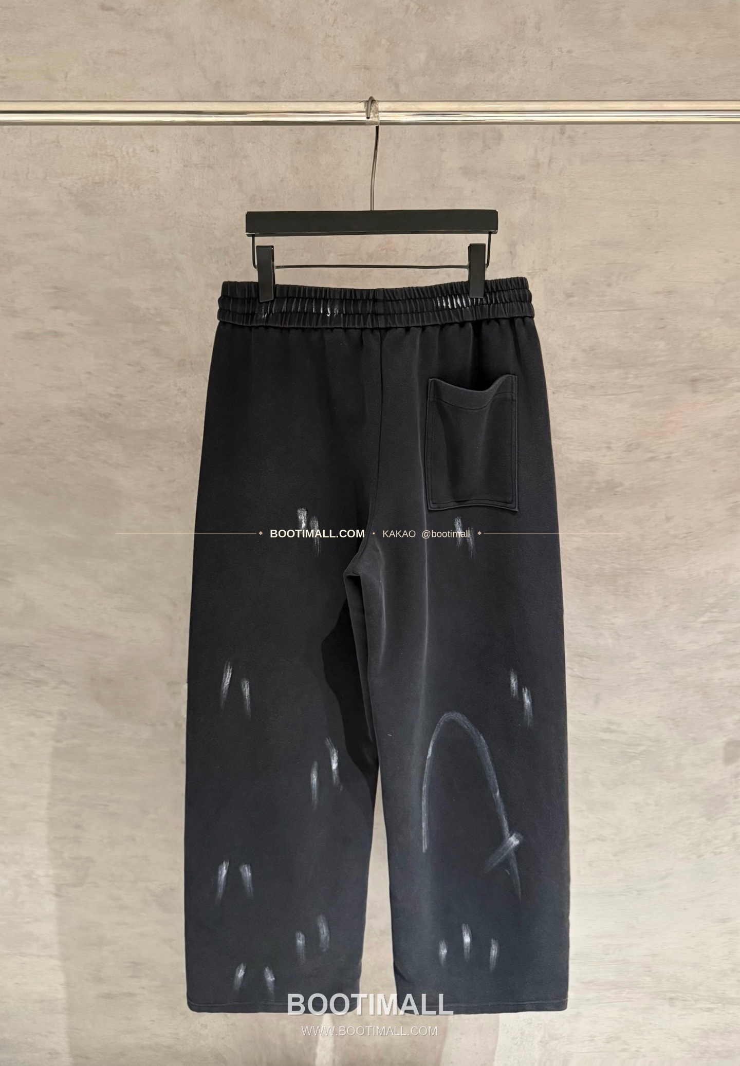 크롬하츠 헤비웨이트 핸드드로잉 레더패치 루즈핏 블랙 스웨트팬츠 Chrome Hearts Heavyweight Hand Drawn Leather Patch Loose Fit Black Sweatpants D45 2
