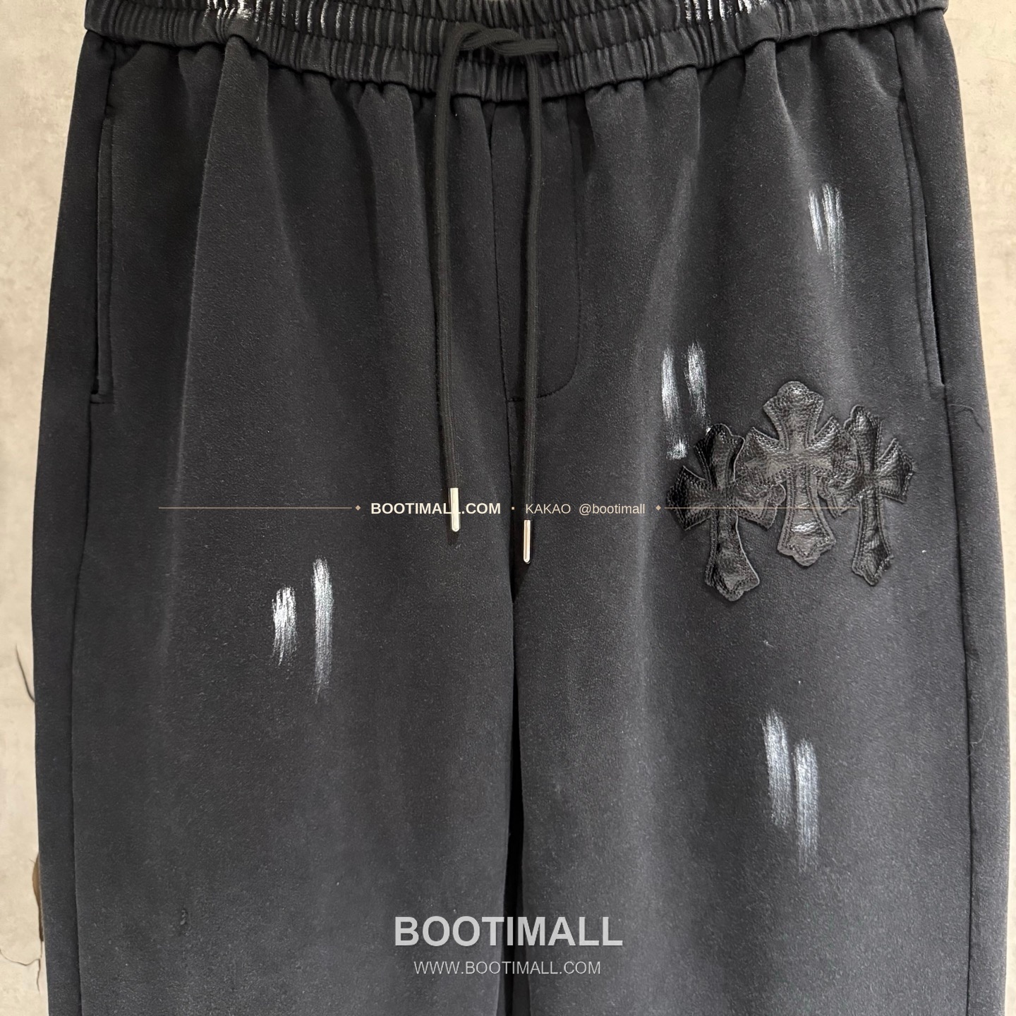 크롬하츠 헤비웨이트 핸드드로잉 레더패치 루즈핏 블랙 스웨트팬츠 Chrome Hearts Heavyweight Hand Drawn Leather Patch Loose Fit Black Sweatpants D45 3