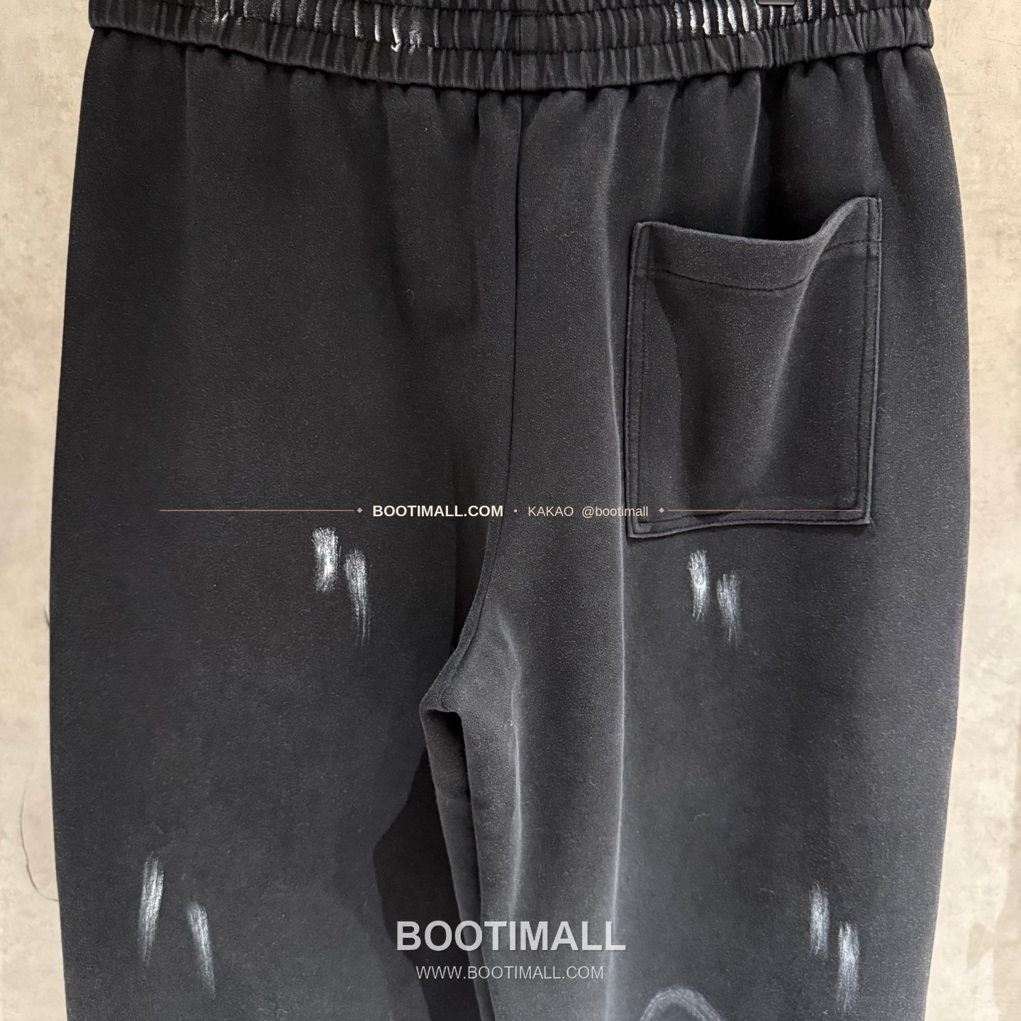 크롬하츠 헤비웨이트 핸드드로잉 레더패치 루즈핏 블랙 스웨트팬츠 Chrome Hearts Heavyweight Hand Drawn Leather Patch Loose Fit Black Sweatpants D45 4