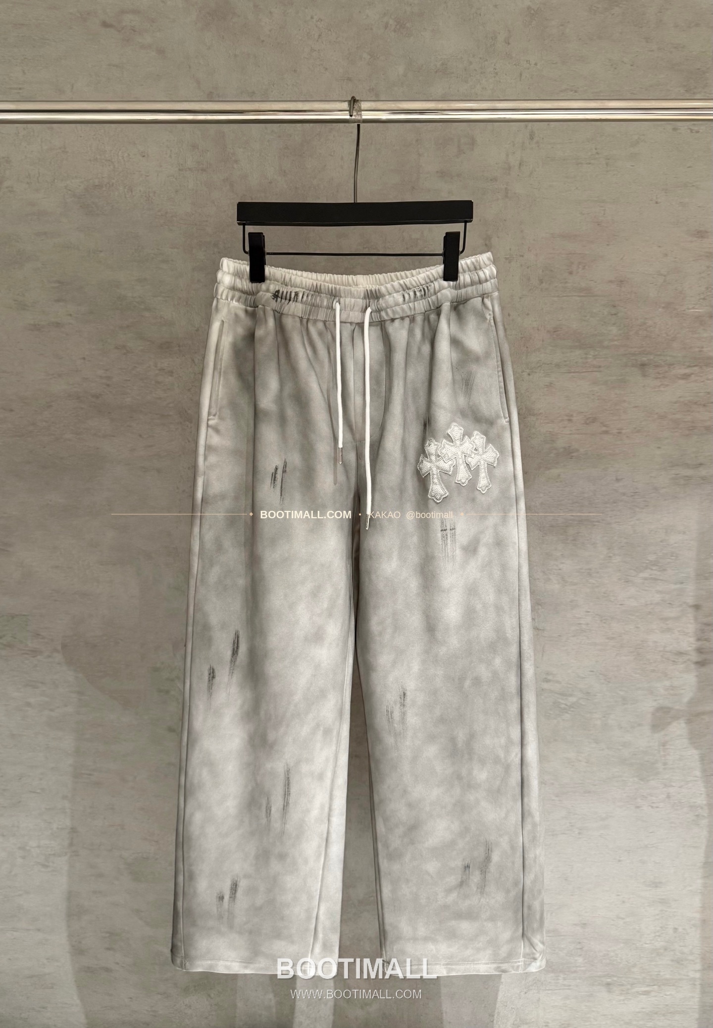 크롬하츠 헤비웨이트 핸드드로잉 레더패치 루즈핏 블랙 스웨트팬츠 Chrome Hearts Heavyweight Hand Drawn Leather Patch Loose Fit Black Sweatpants D45 1