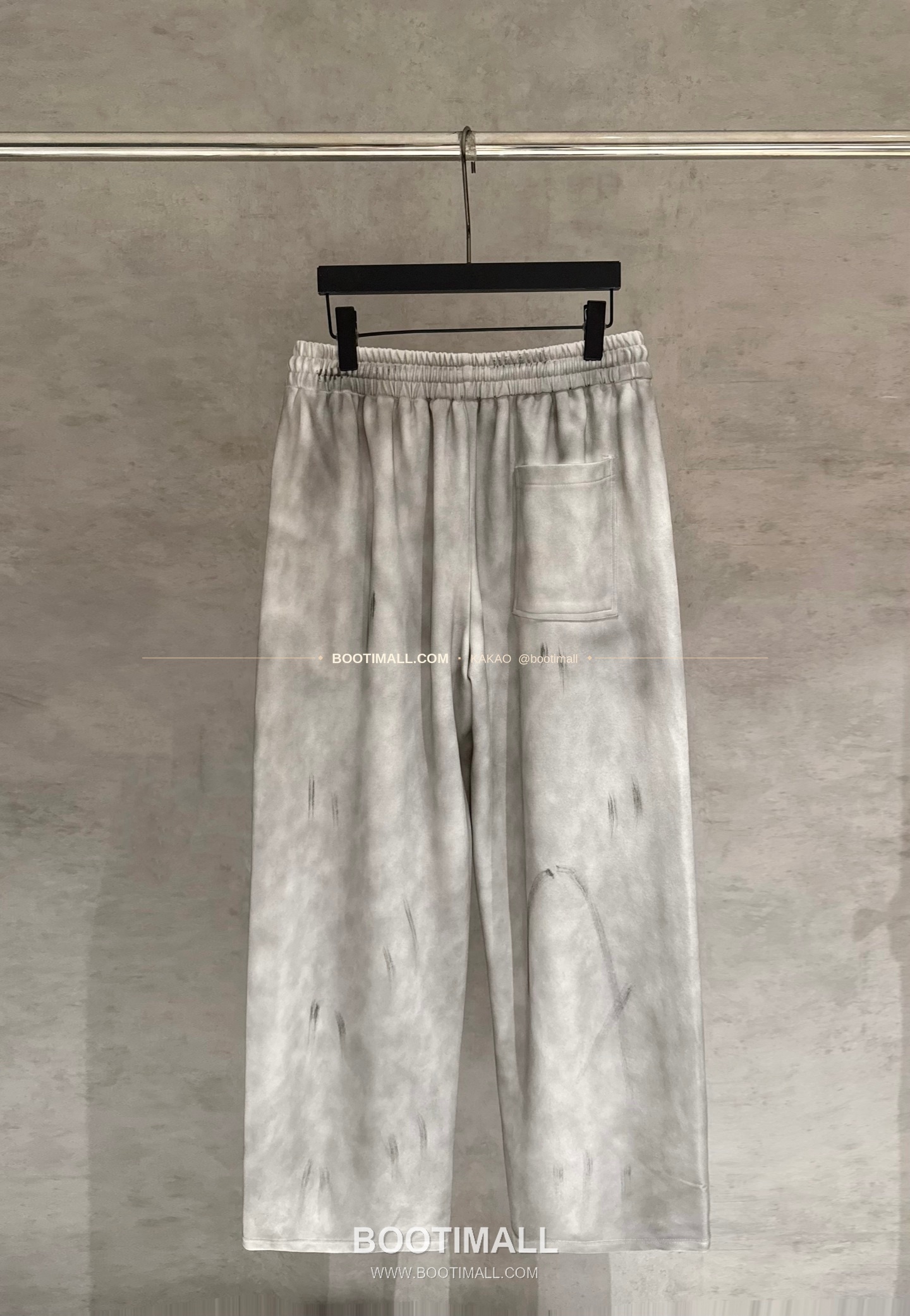 크롬하츠 헤비웨이트 핸드드로잉 레더패치 루즈핏 블랙 스웨트팬츠 Chrome Hearts Heavyweight Hand Drawn Leather Patch Loose Fit Black Sweatpants D45 2