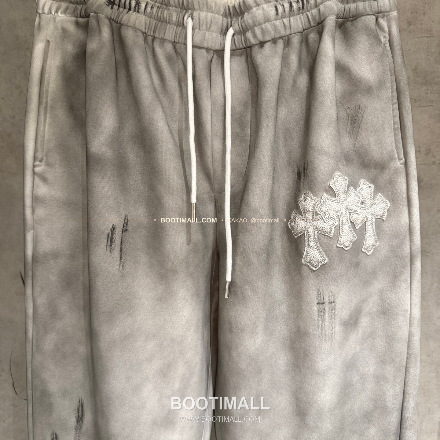 크롬하츠 헤비웨이트 핸드드로잉 레더패치 루즈핏 블랙 스웨트팬츠 Chrome Hearts Heavyweight Hand Drawn Leather Patch Loose Fit Black Sweatpants D45 3