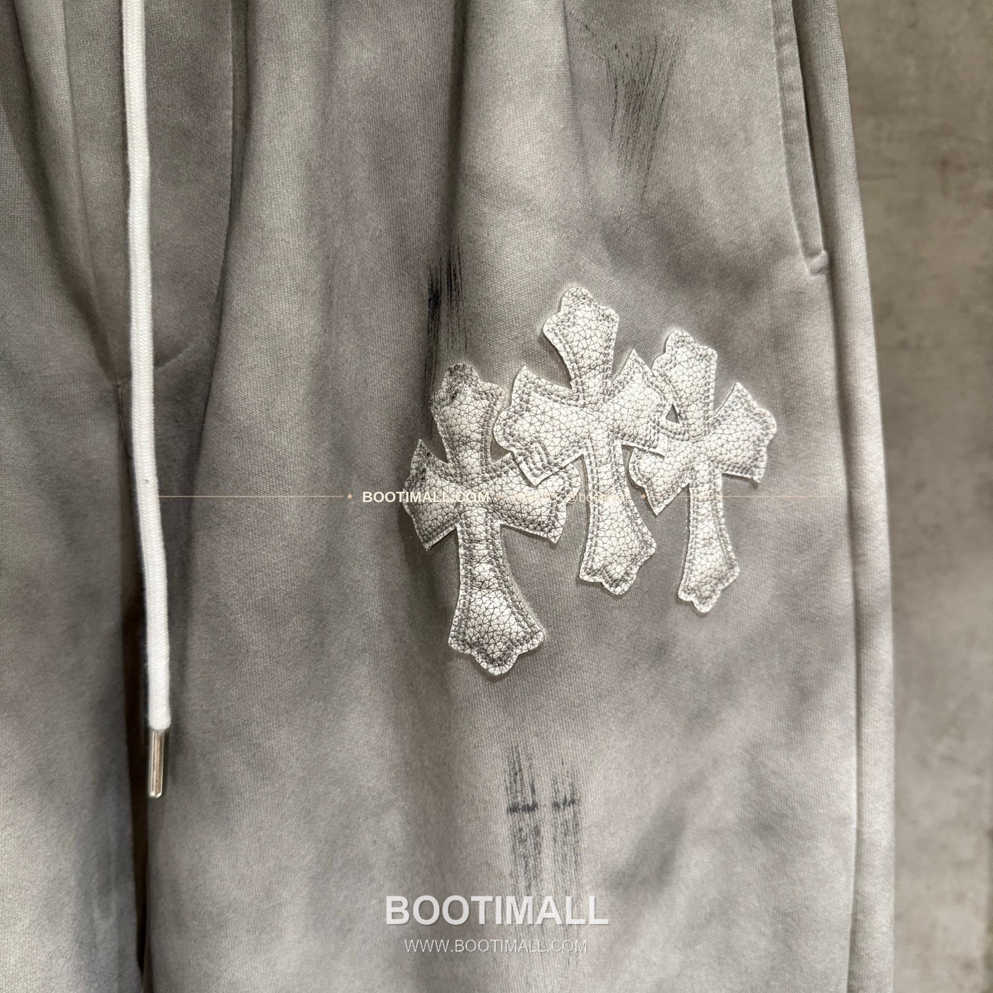 크롬하츠 헤비웨이트 핸드드로잉 레더패치 루즈핏 블랙 스웨트팬츠 Chrome Hearts Heavyweight Hand Drawn Leather Patch Loose Fit Black Sweatpants D45 5