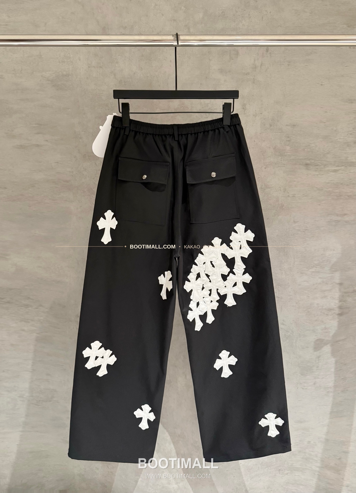 크롬하츠 헤비웨이트 멀티 크로스패치 루즈핏 블랙 카고팬츠 Chrome Hearts Heavyweight Multi Cross Patch Loose Fit Black Cargo Pants D125 2