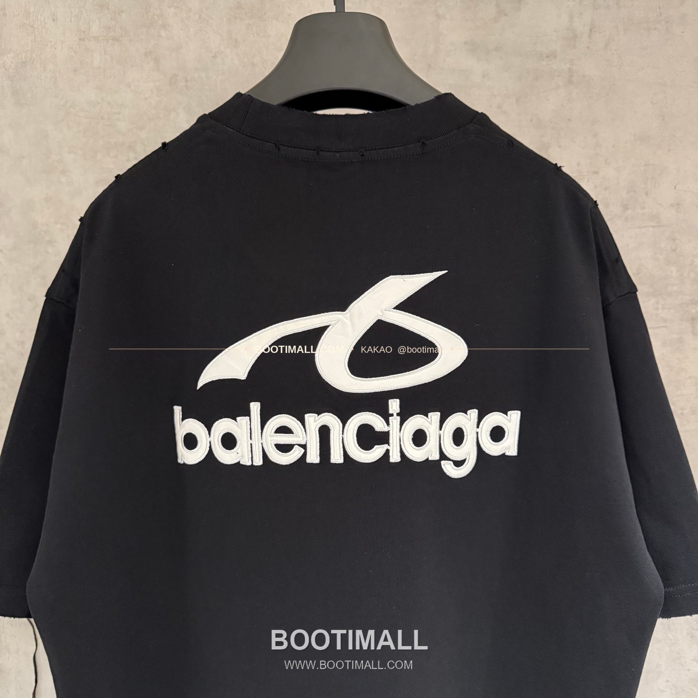 발렌시아가 2025SS 헤비코튼 자수 오버핏 블랙 반팔 티셔츠 Balenciaga 2025 SS Heavy Cotton Embroidered Oversized Black T-Shirt K223 4