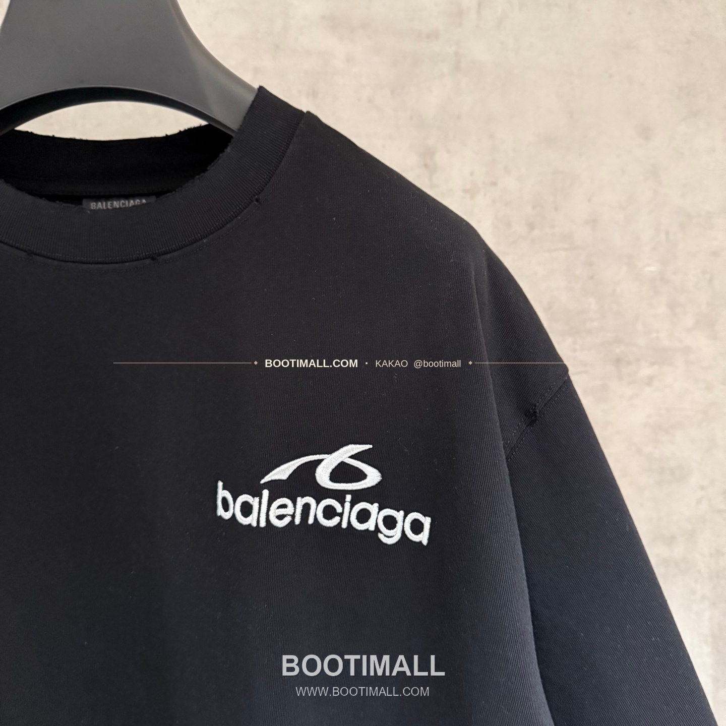 발렌시아가 2025SS 헤비코튼 자수 오버핏 블랙 반팔 티셔츠 Balenciaga 2025 SS Heavy Cotton Embroidered Oversized Black T-Shirt K223 6