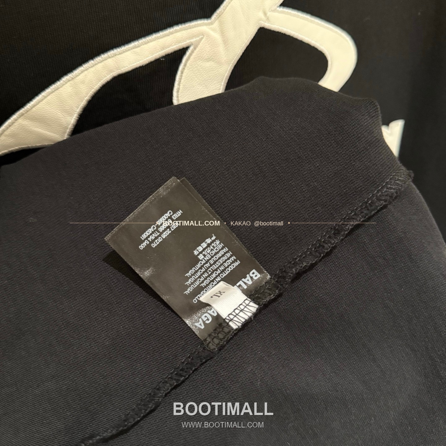 발렌시아가 2025SS 헤비코튼 자수 오버핏 블랙 반팔 티셔츠 Balenciaga 2025 SS Heavy Cotton Embroidered Oversized Black T-Shirt K223 8