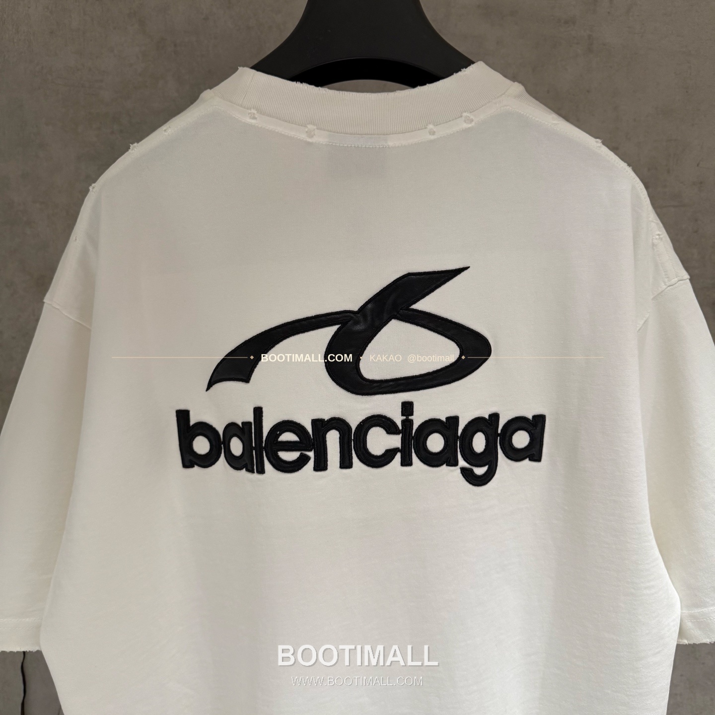 발렌시아가 2025SS 헤비코튼 자수 오버핏 블랙 반팔 티셔츠 Balenciaga 2025 SS Heavy Cotton Embroidered Oversized Black T-Shirt K223 4